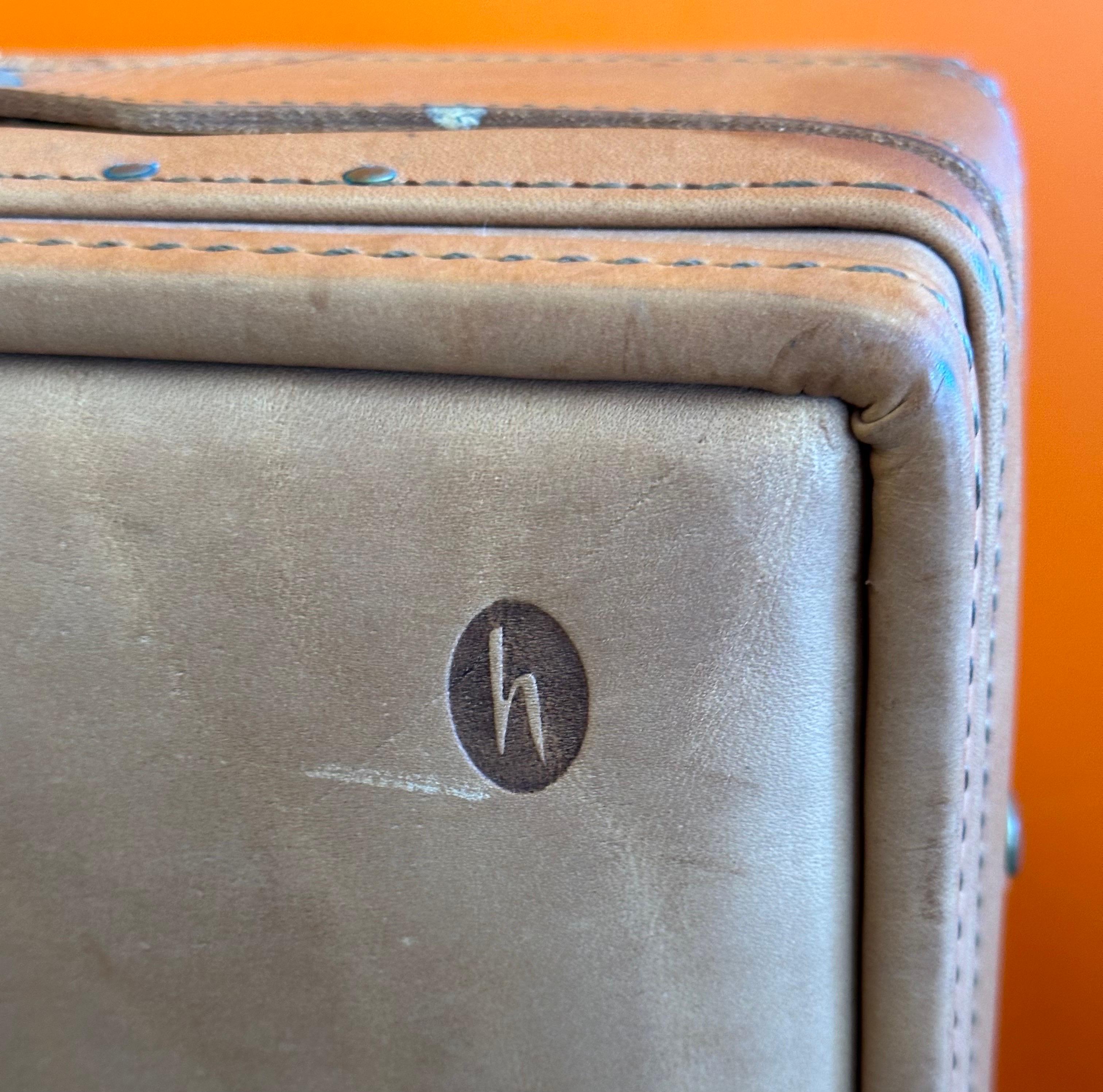 Valigetta in pelle tan modello AB9 di Hartmann - New Old Stock in vendita 7
