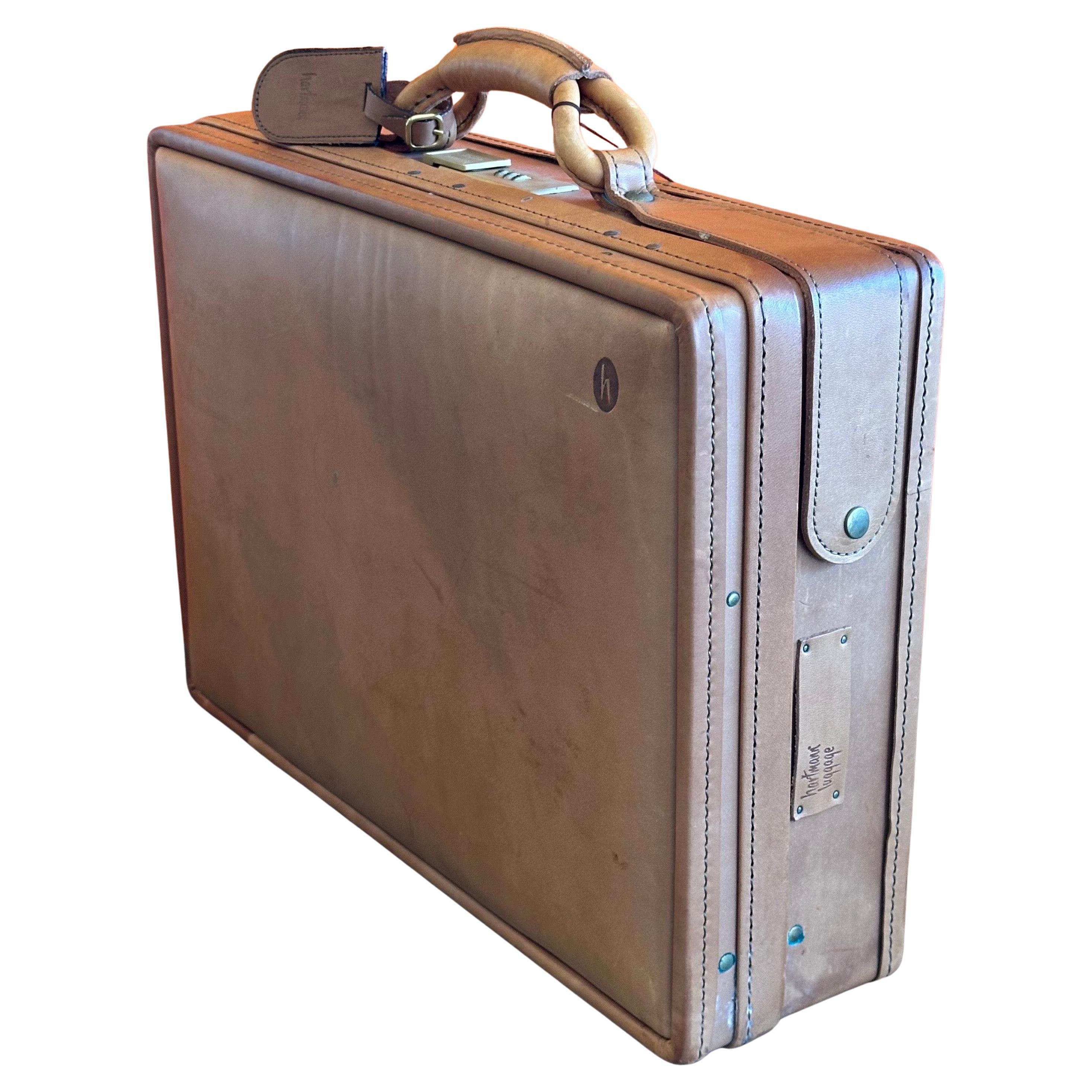 Una splendida valigetta vintage in pelle marrone modello AB9 di Hartmann Luggage, circa anni Ottanta.  Questo pezzo è 