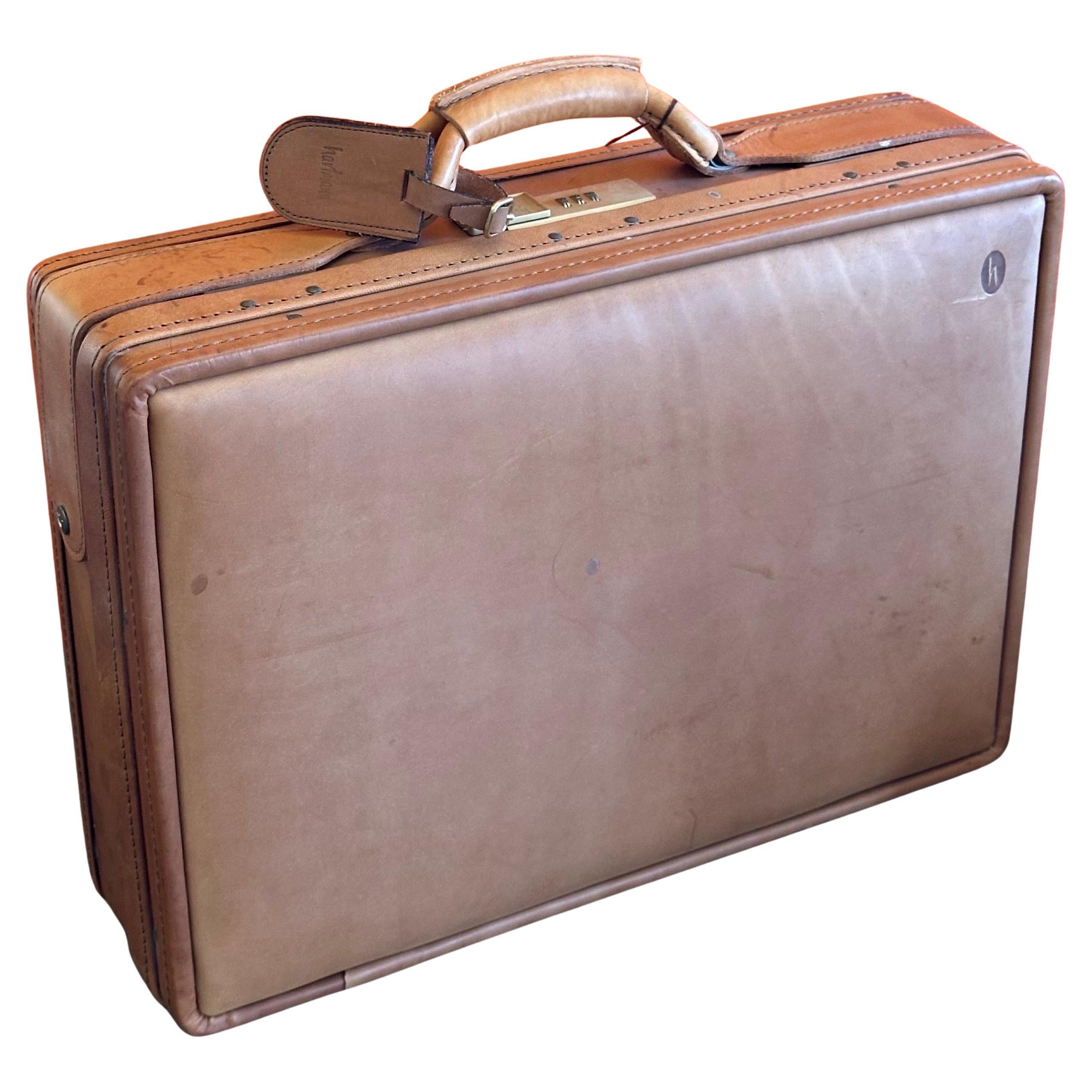 Mid-Century moderno Valigetta in pelle tan modello AB9 di Hartmann - New Old Stock in vendita
