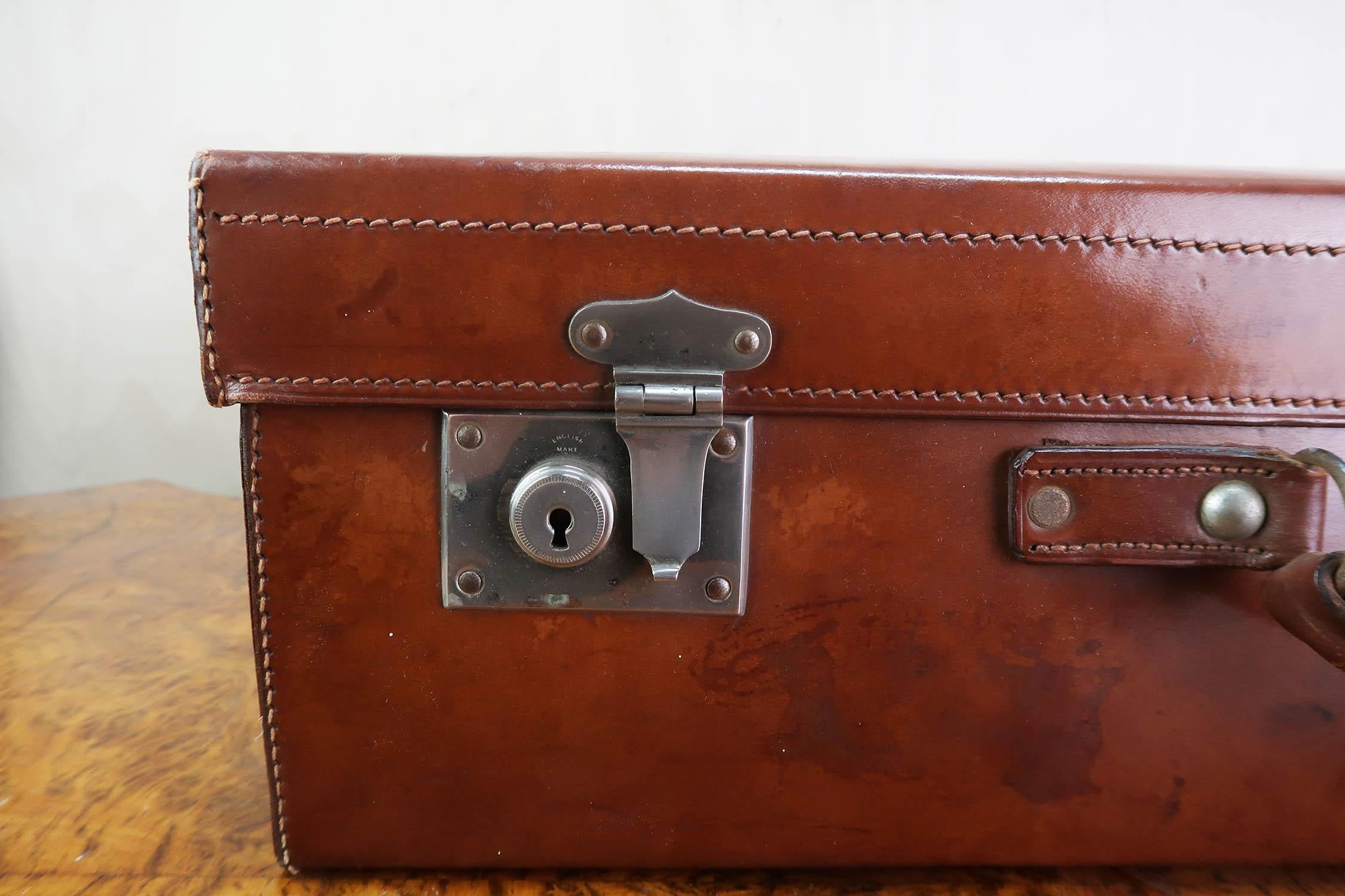 Vintage Tan Leather Suitcase. English C.1920 For Sale 5