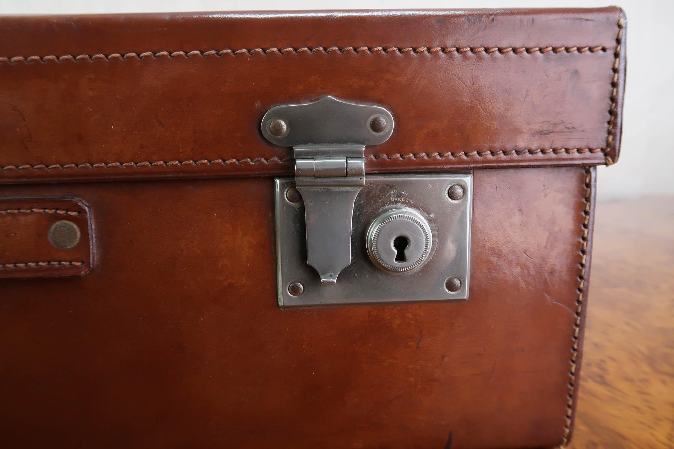 Vintage Tan Leather Suitcase. English C.1920 For Sale 6