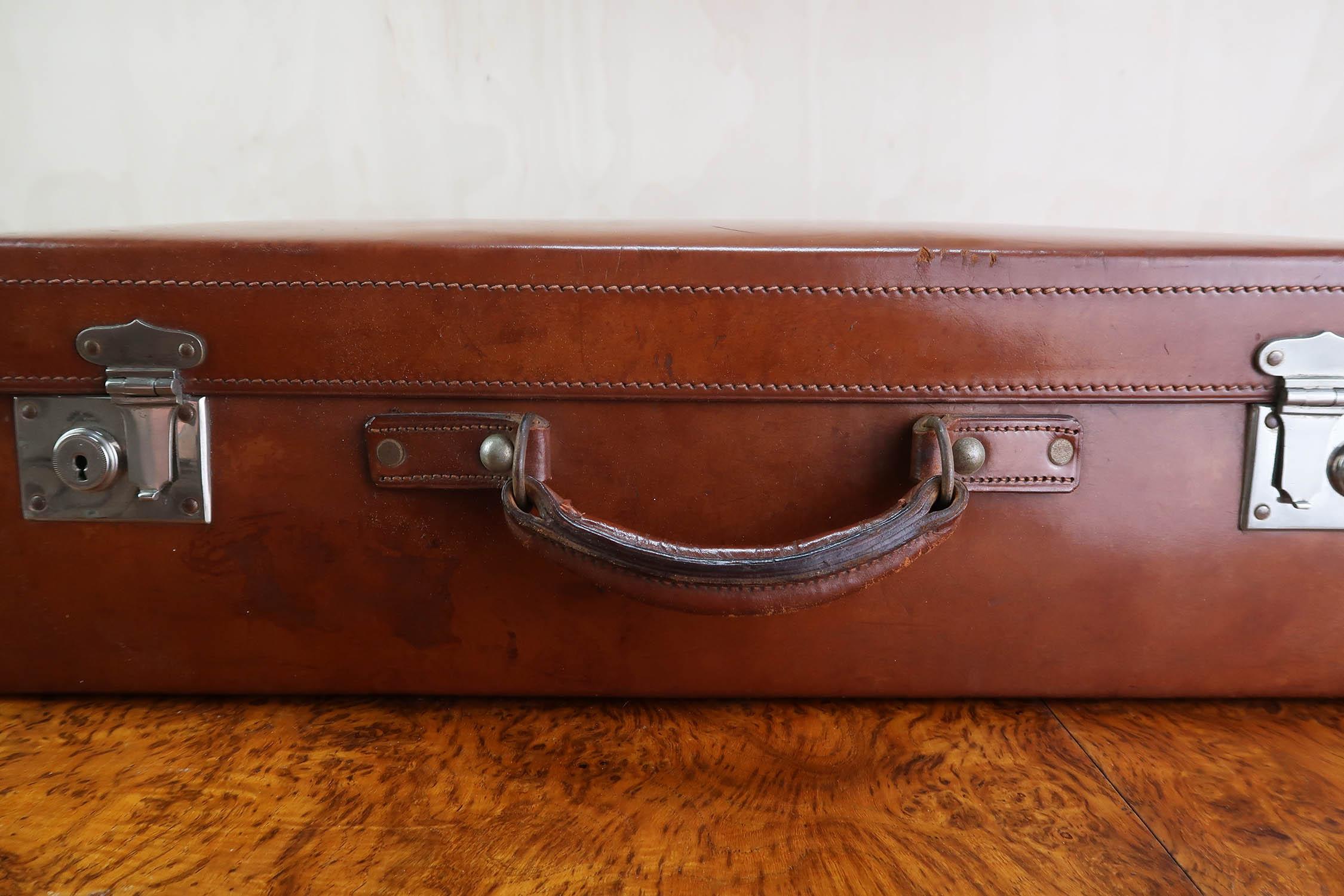 Vintage Tan Leather Suitcase. English C.1920 In Good Condition For Sale In St Annes, Lancashire