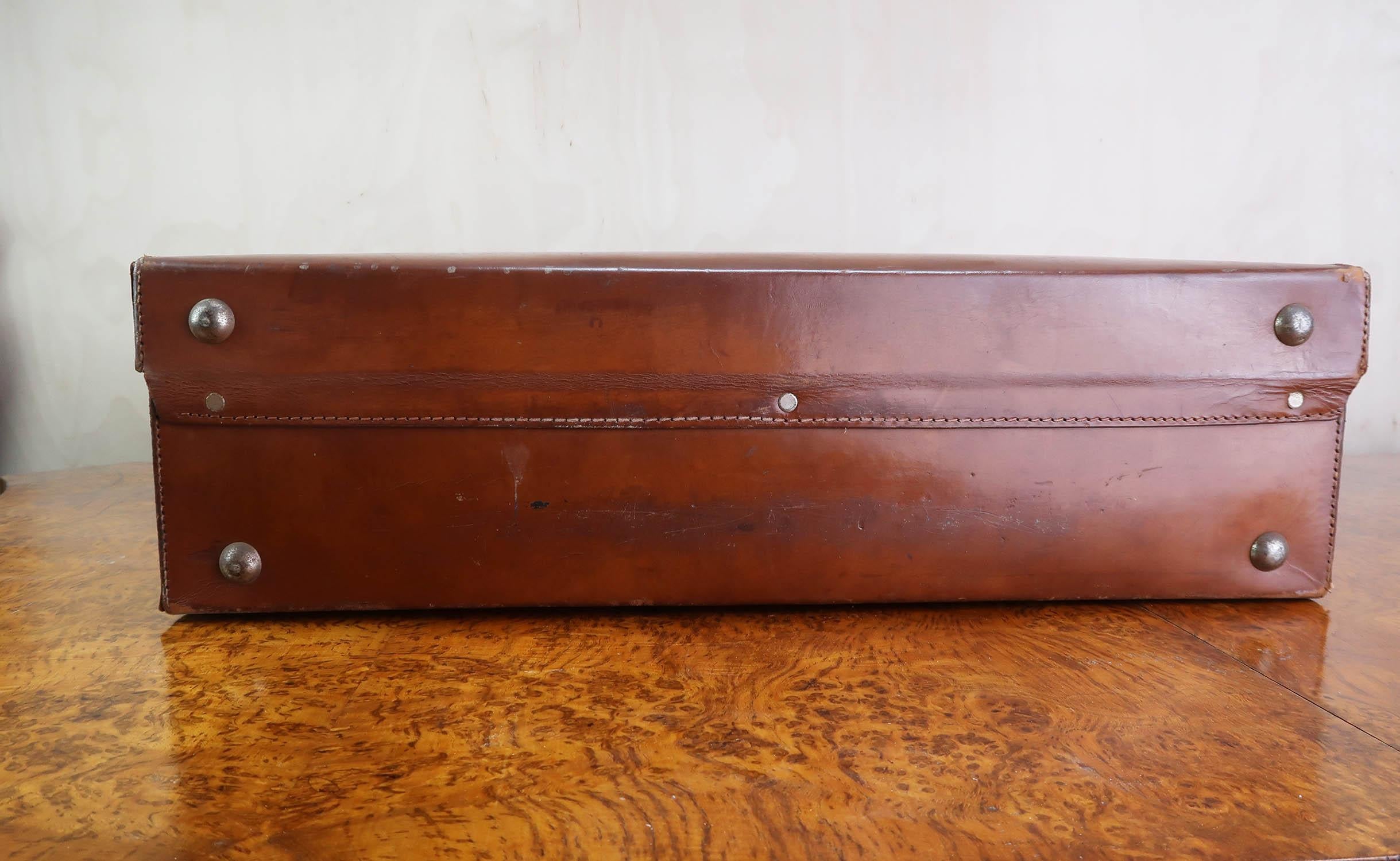 Vintage Tan Leather Suitcase. English C.1920 For Sale 1