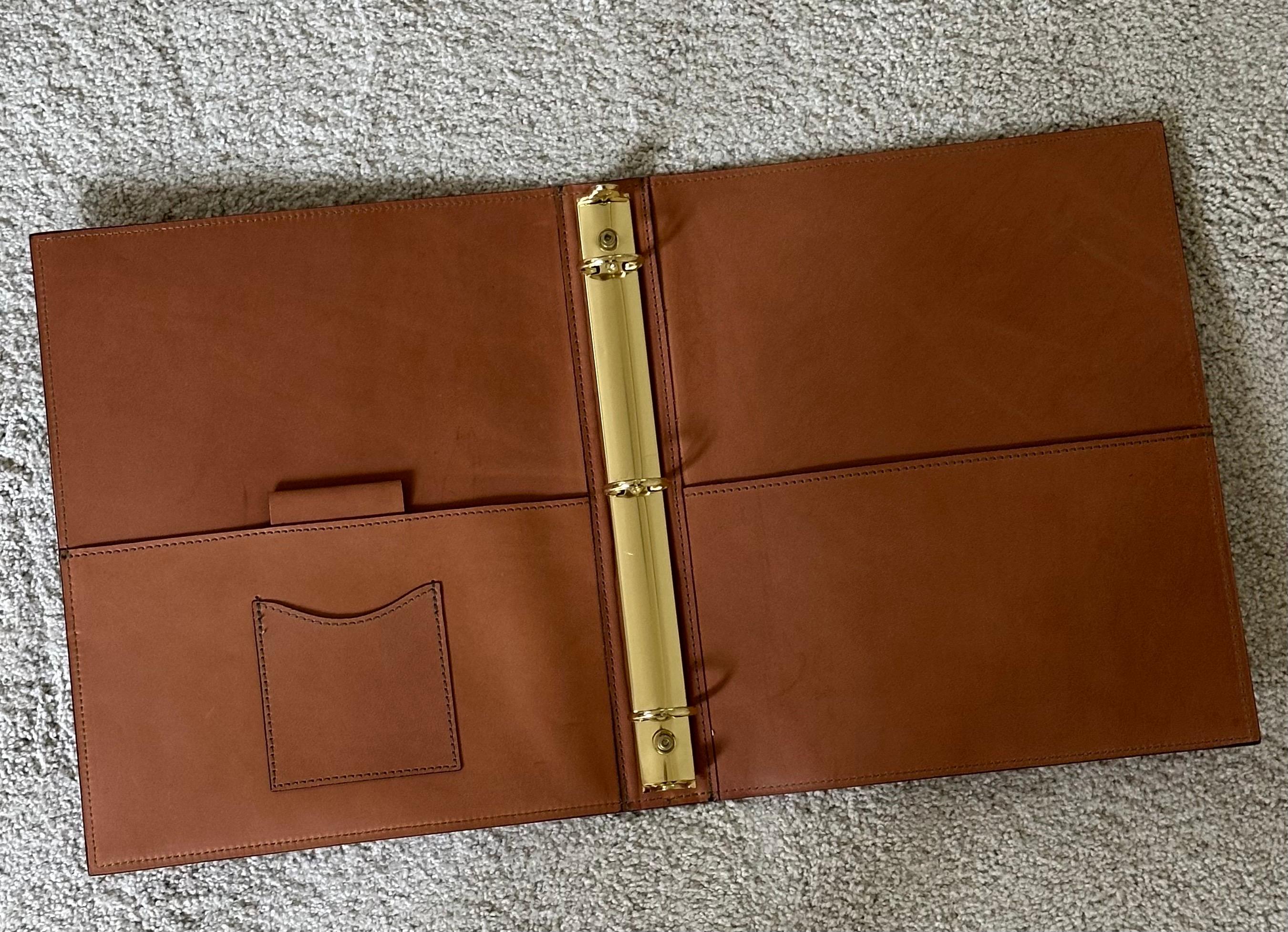 Vintage Tan Leather Three Ring Binder by Hartmann In Good Condition For Sale In San Diego, CA
