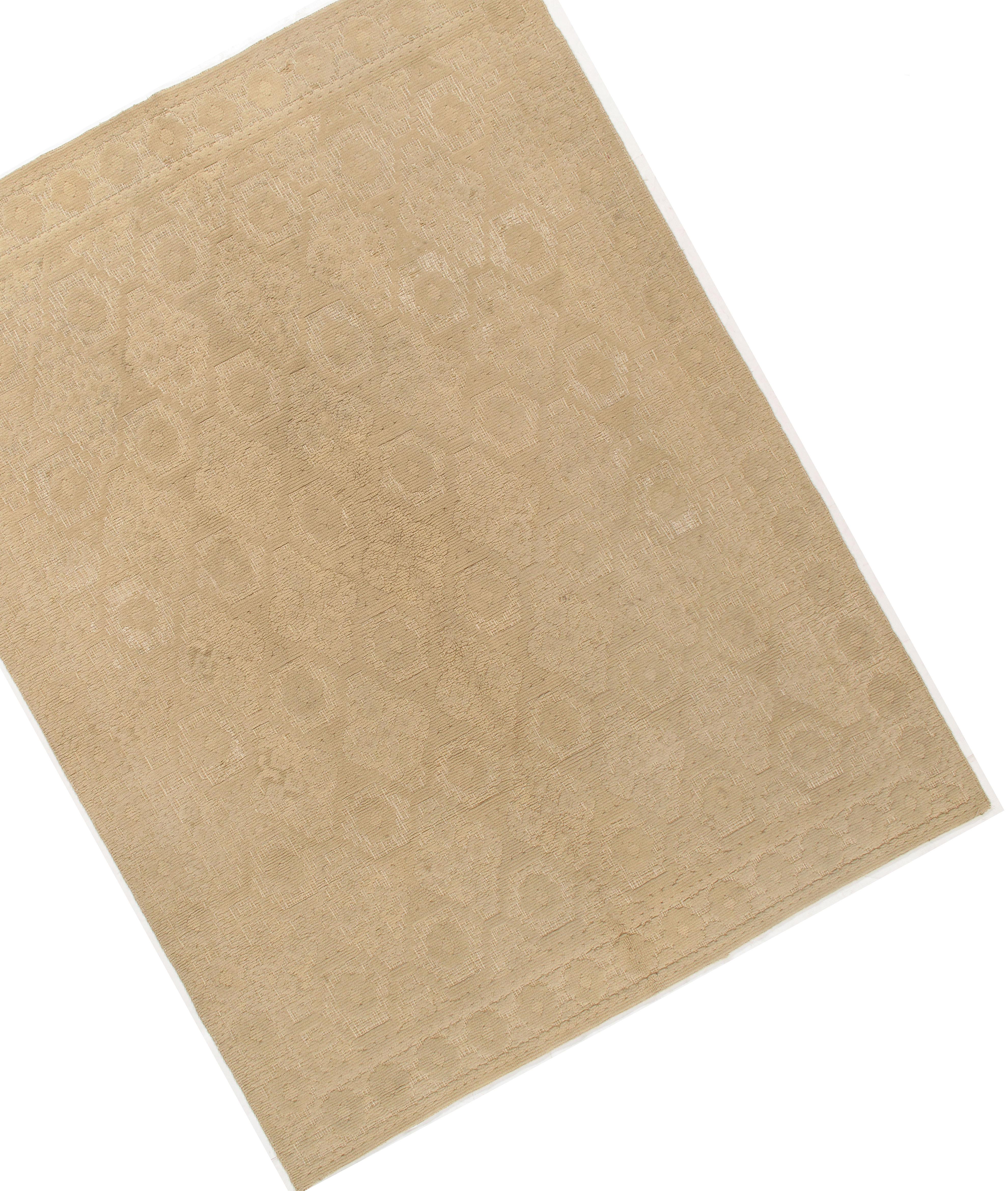 Vintage Tan Spanisch Teppich 7' x 9'2 (Handgeknüpft) im Angebot