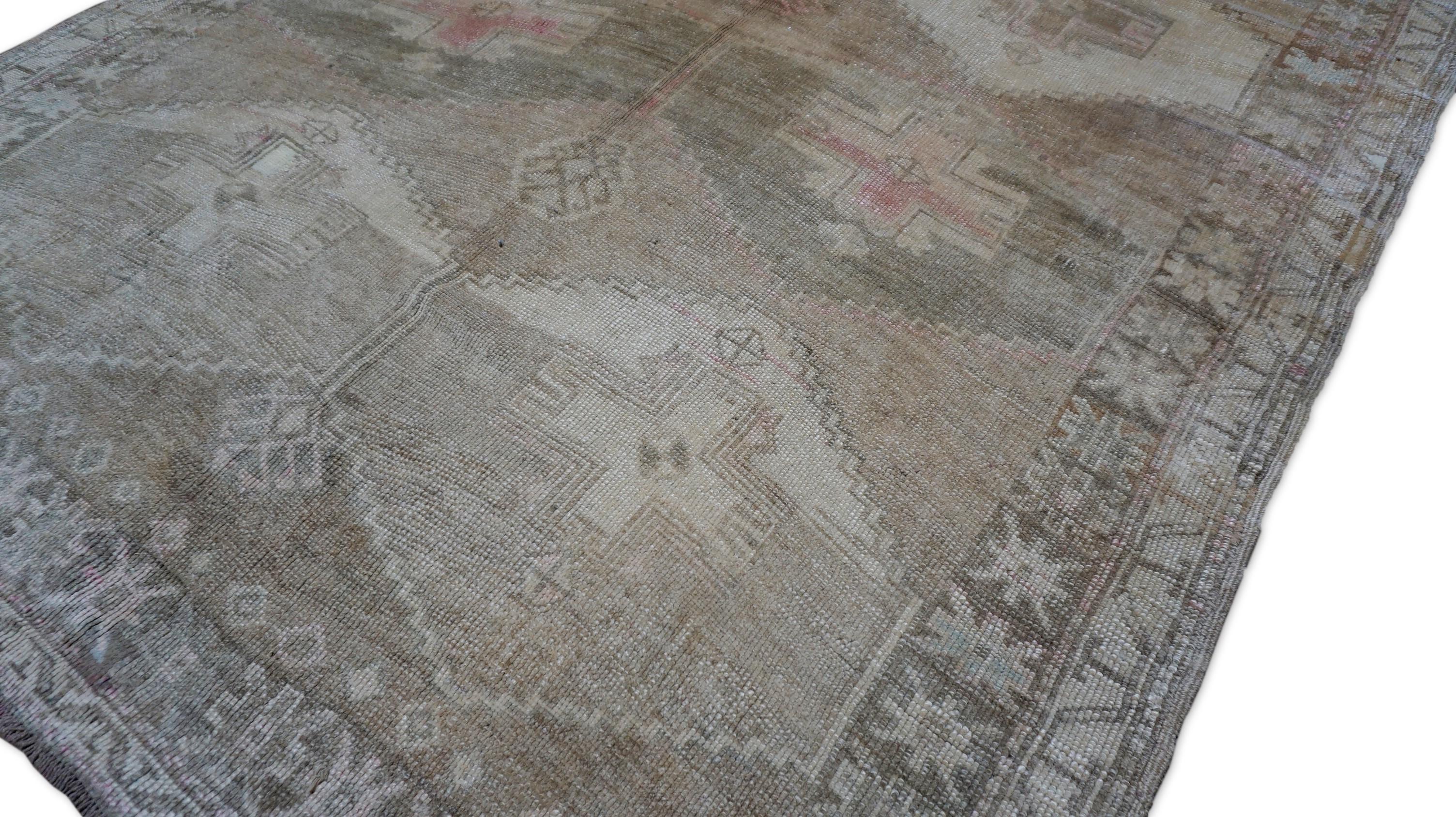 Vintage Tan, Taupe und Blush Diamant Medaillon Wollteppich 6'10''x12'6'' (Handgeknüpft) im Angebot