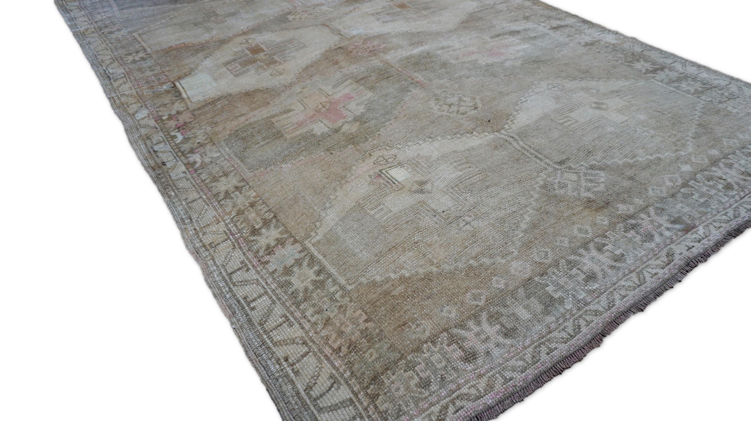 Vintage Tan, Taupe und Blush Diamant Medaillon Wollteppich 6'10''x12'6'' im Zustand „Gut“ im Angebot in Torrance, CA