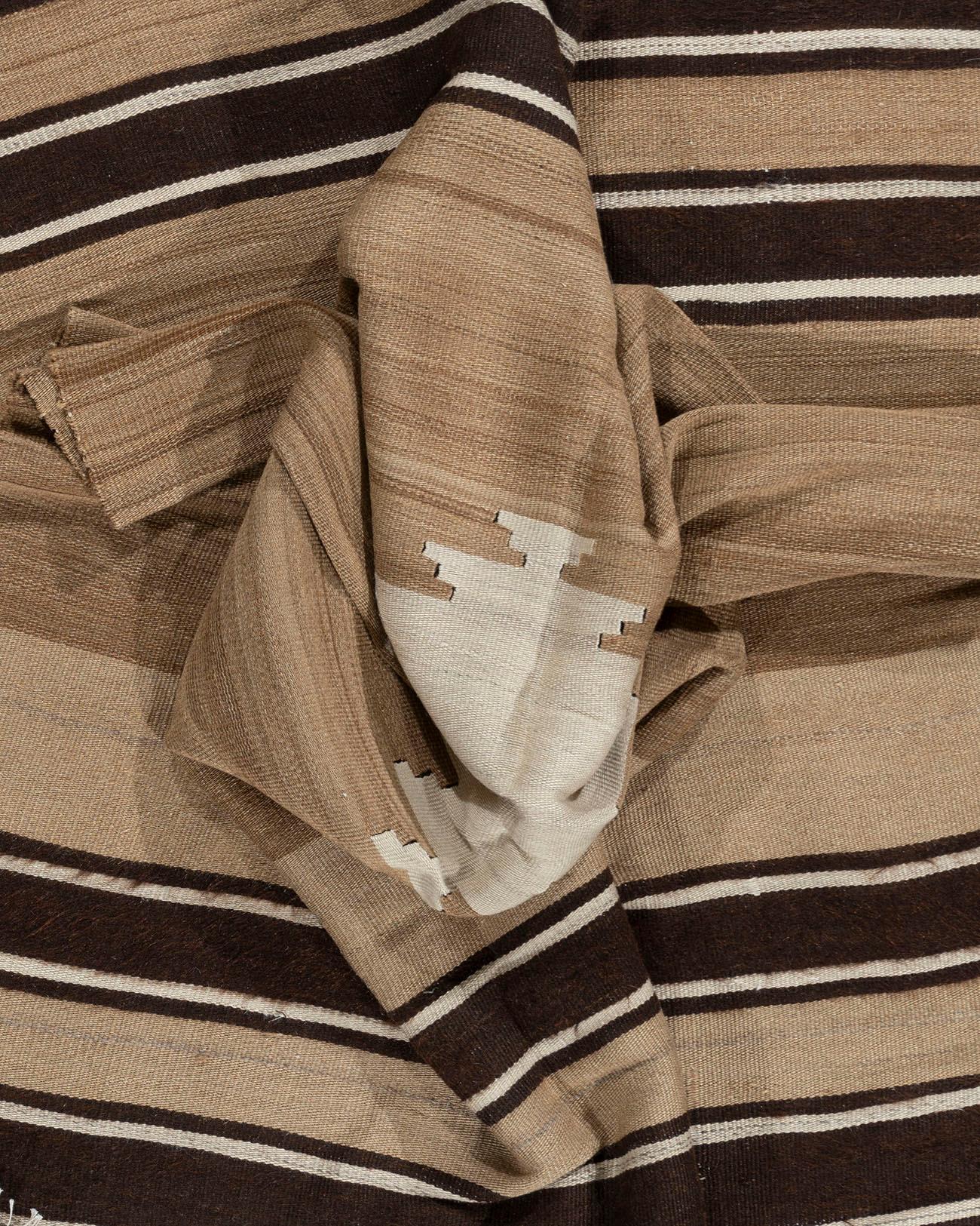 Annodato a mano Tappeto vintage Tan in mohair turco 4'2 x 5'4 in vendita