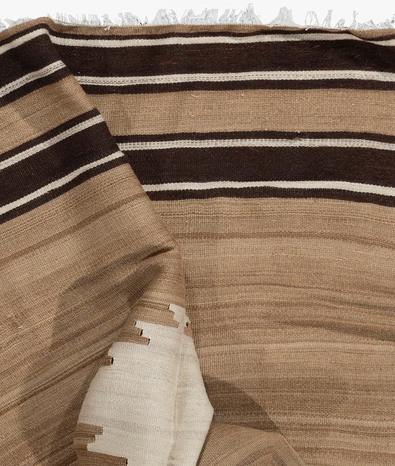 Lana Tappeto vintage Tan in mohair turco 4'2 x 5'4 in vendita