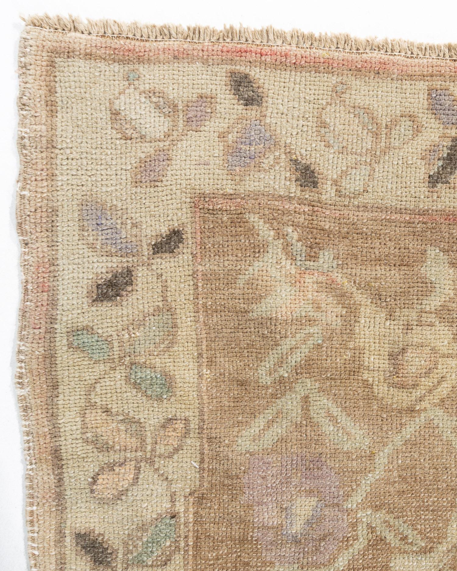 Tan Türkischer Oushak-Teppich im Vintage-Stil  5'1 x 9'5 (Handgewebt) im Angebot