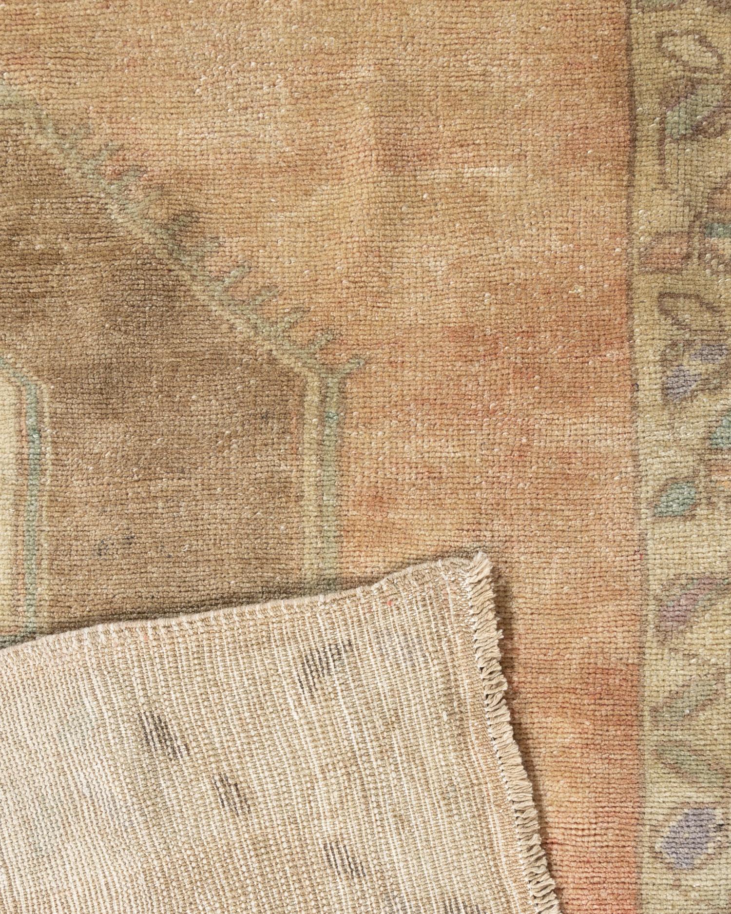 Tan Türkischer Oushak-Teppich im Vintage-Stil  5'1 x 9'5 im Angebot 1