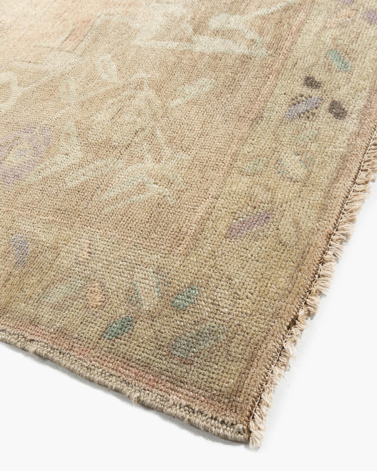 Tan Türkischer Oushak-Teppich im Vintage-Stil  5'1 x 9'5 im Angebot 2