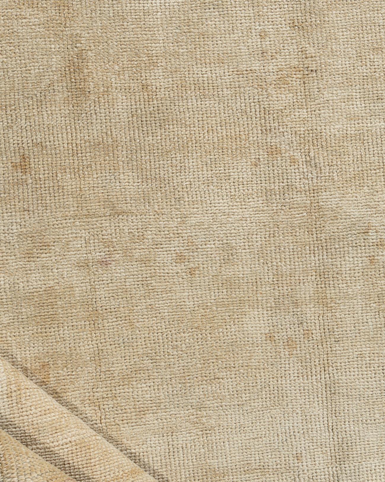Tan Türkischer Oushak-Teppich im Vintage-Stil 4'8 x 8'9 (Wolle) im Angebot