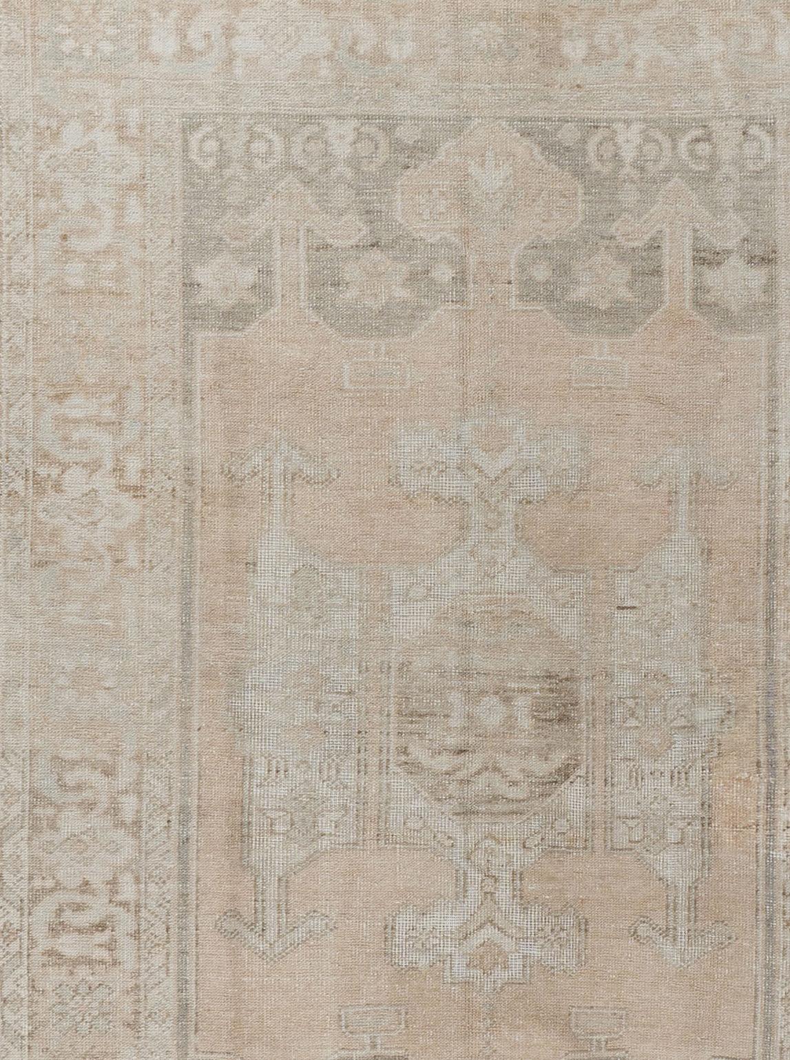 Tan Türkischer Oushak-Teppich im Vintage-Stil  5'6 x 8'2 im Angebot 1