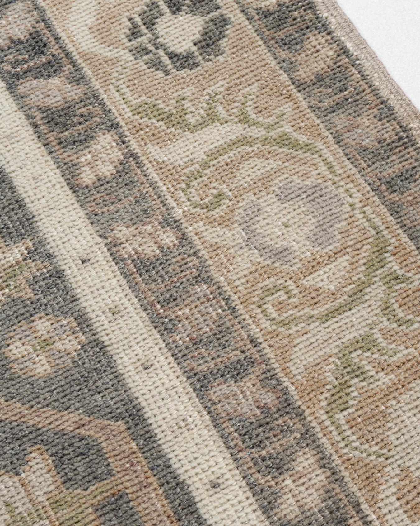 Tan Türkischer Oushak-Teppich im Vintage-Stil im Angebot 5