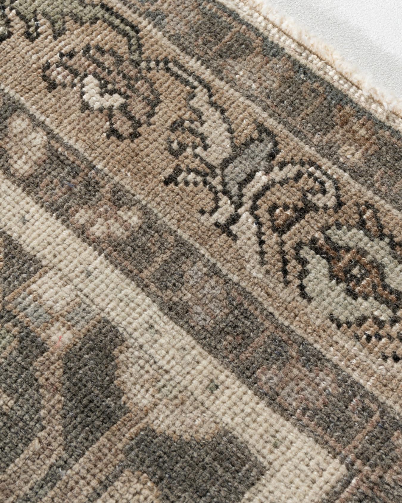 Tan Türkischer Oushak-Teppich im Vintage-Stil im Angebot 7
