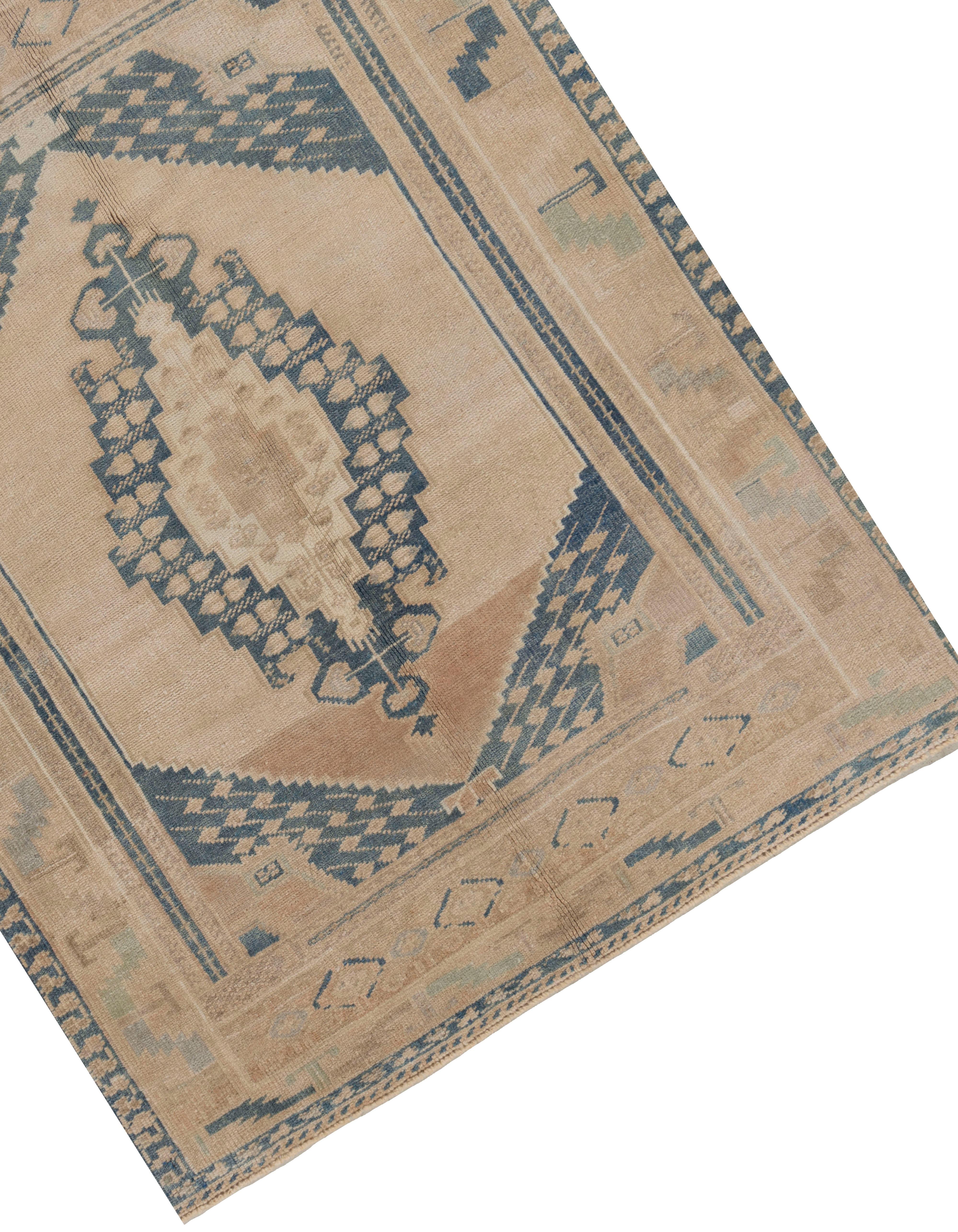 Vintage Tan Turkish Oushak Wool Hand Knots Rugs (Tappeto di lana turca annodata a mano) In condizioni buone in vendita a New York, NY
