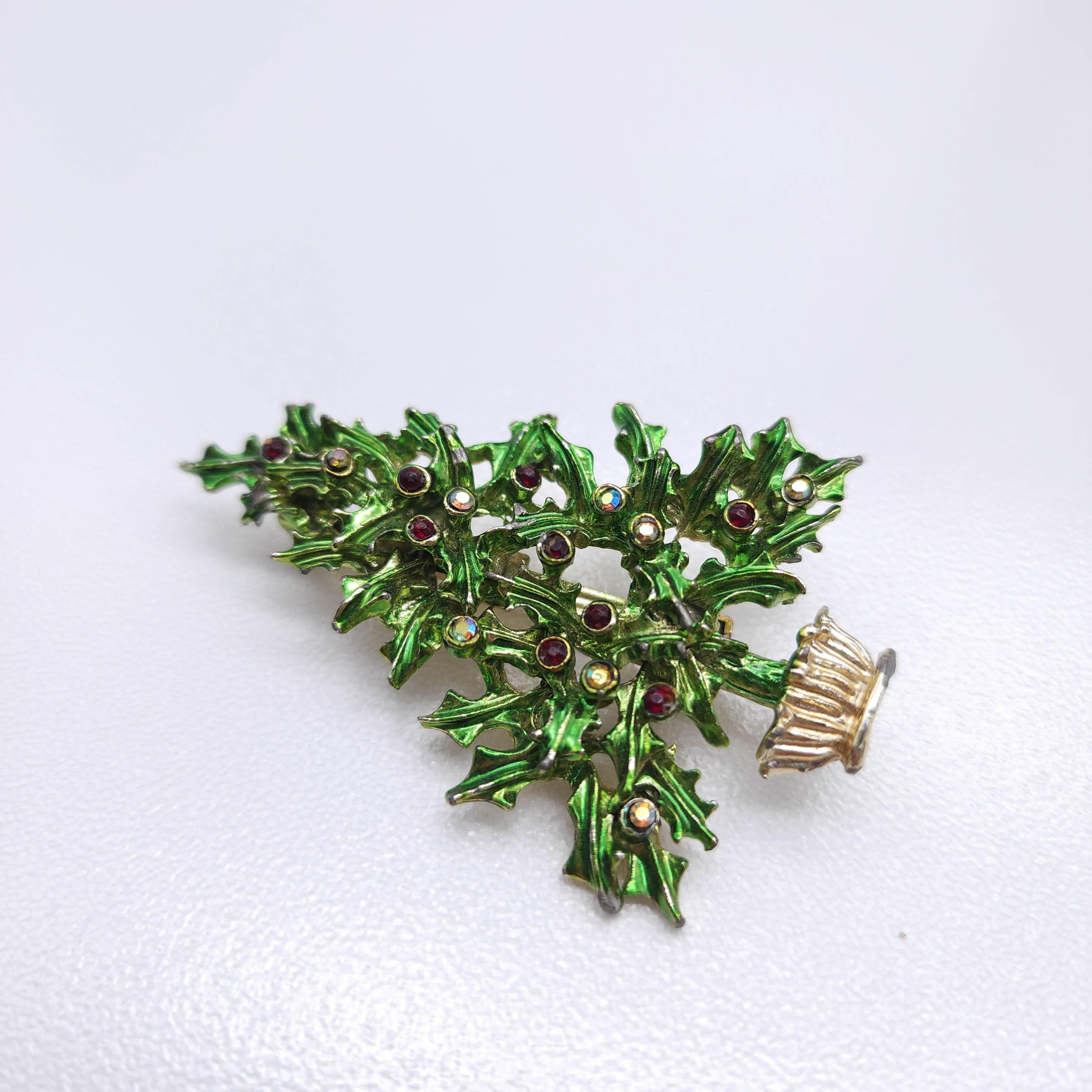 Retro Vintage Tancer II Holly Leaf Christmas Tree Brooch in White Gold, Green Enamel For Sale