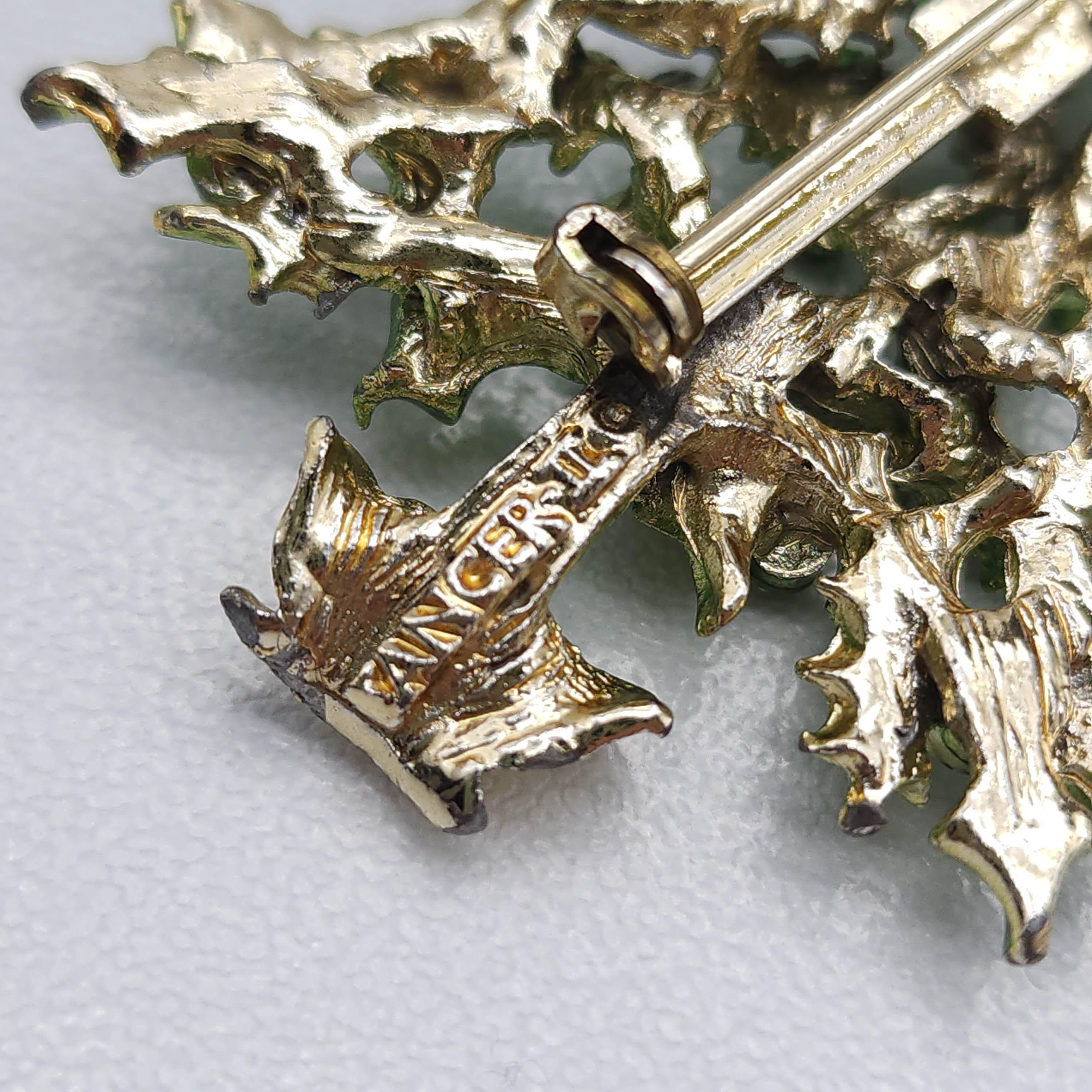 Vintage Tancer II Holly Leaf Christmas Tree Brooch in White Gold, Green Enamel In Excellent Condition For Sale In Milford, DE