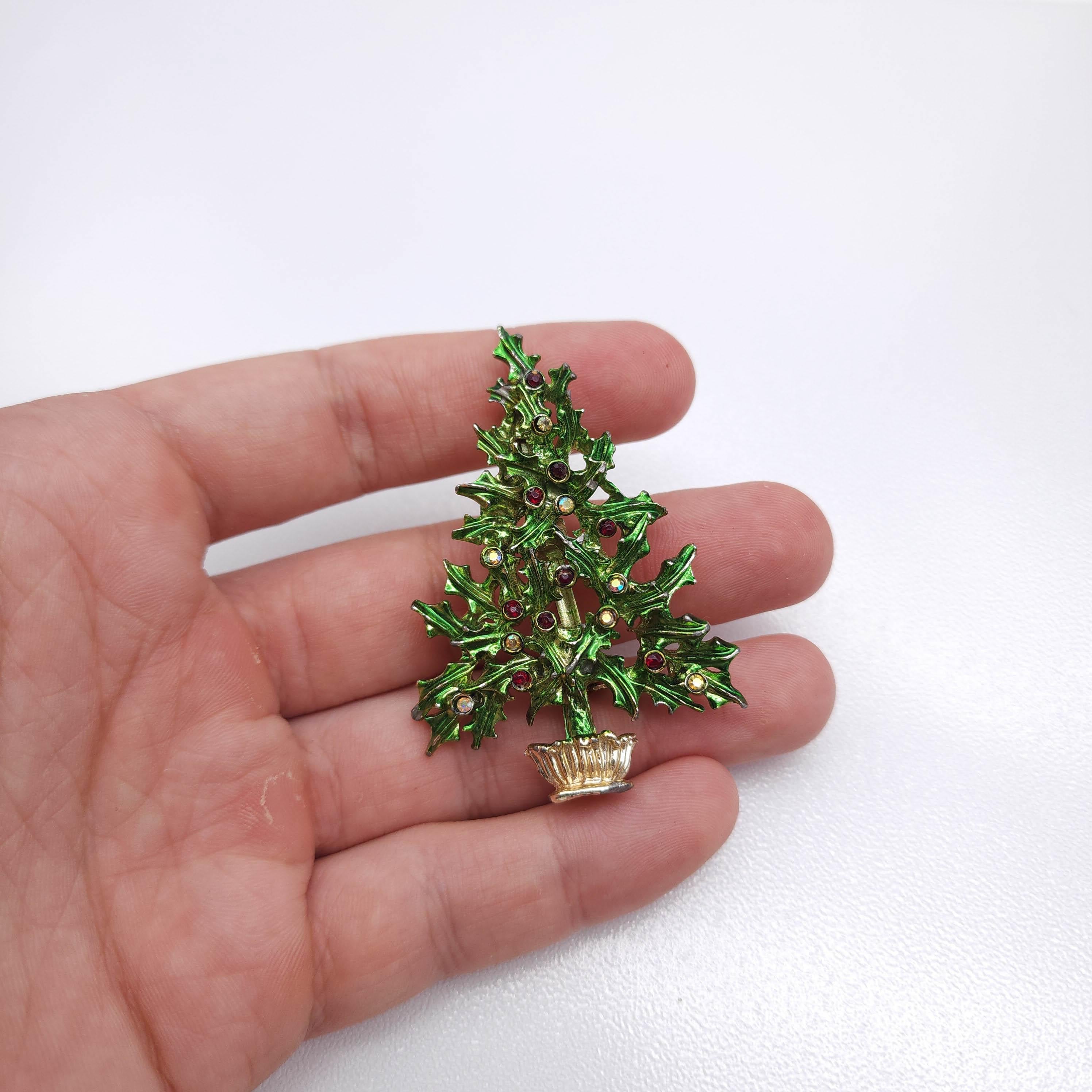 Women's or Men's Vintage Tancer II Holly Leaf Christmas Tree Brooch in White Gold, Green Enamel For Sale