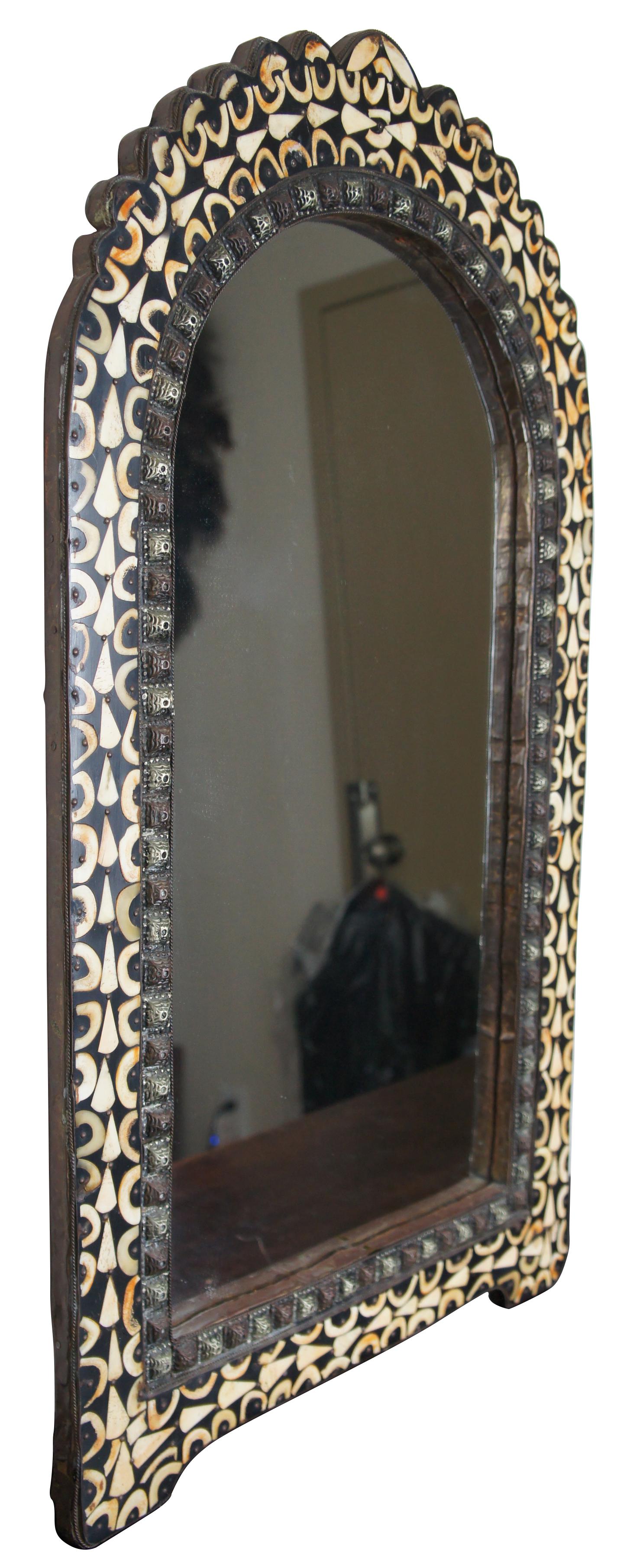 Vintage Tangier Moroccan Stamped Metal Bone Inlay Arched Wall Vanity Mirror In Good Condition In Dayton, OH