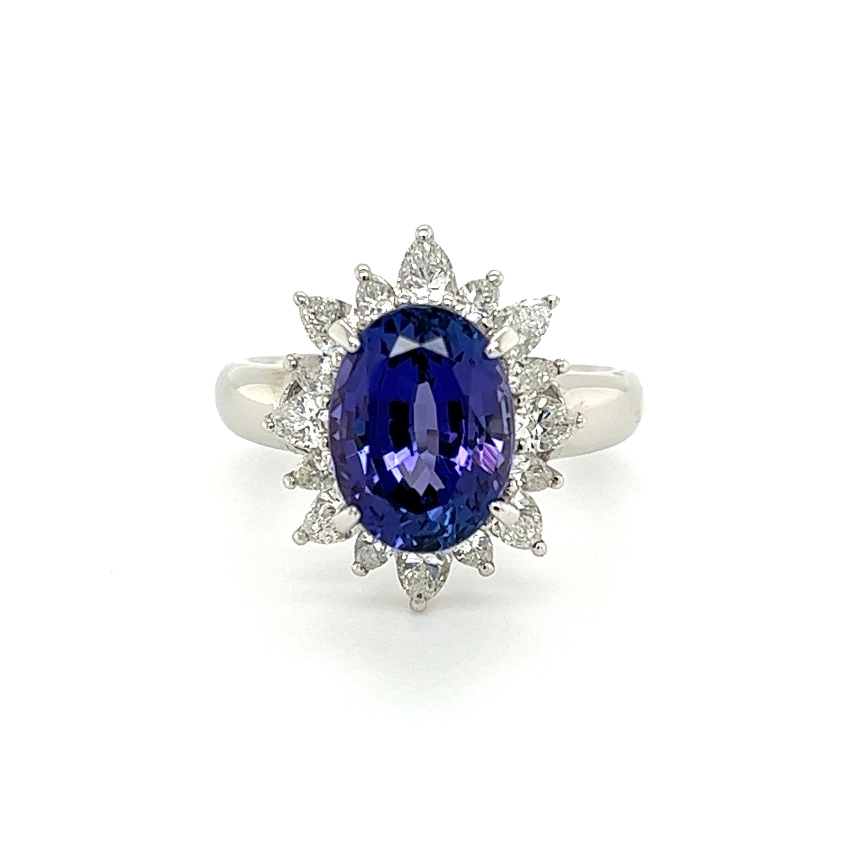 Vintage Tanzanite and Diamond Art Deco Revival Cocktail Platinum Ring In Excellent Condition For Sale In Montreal, QC