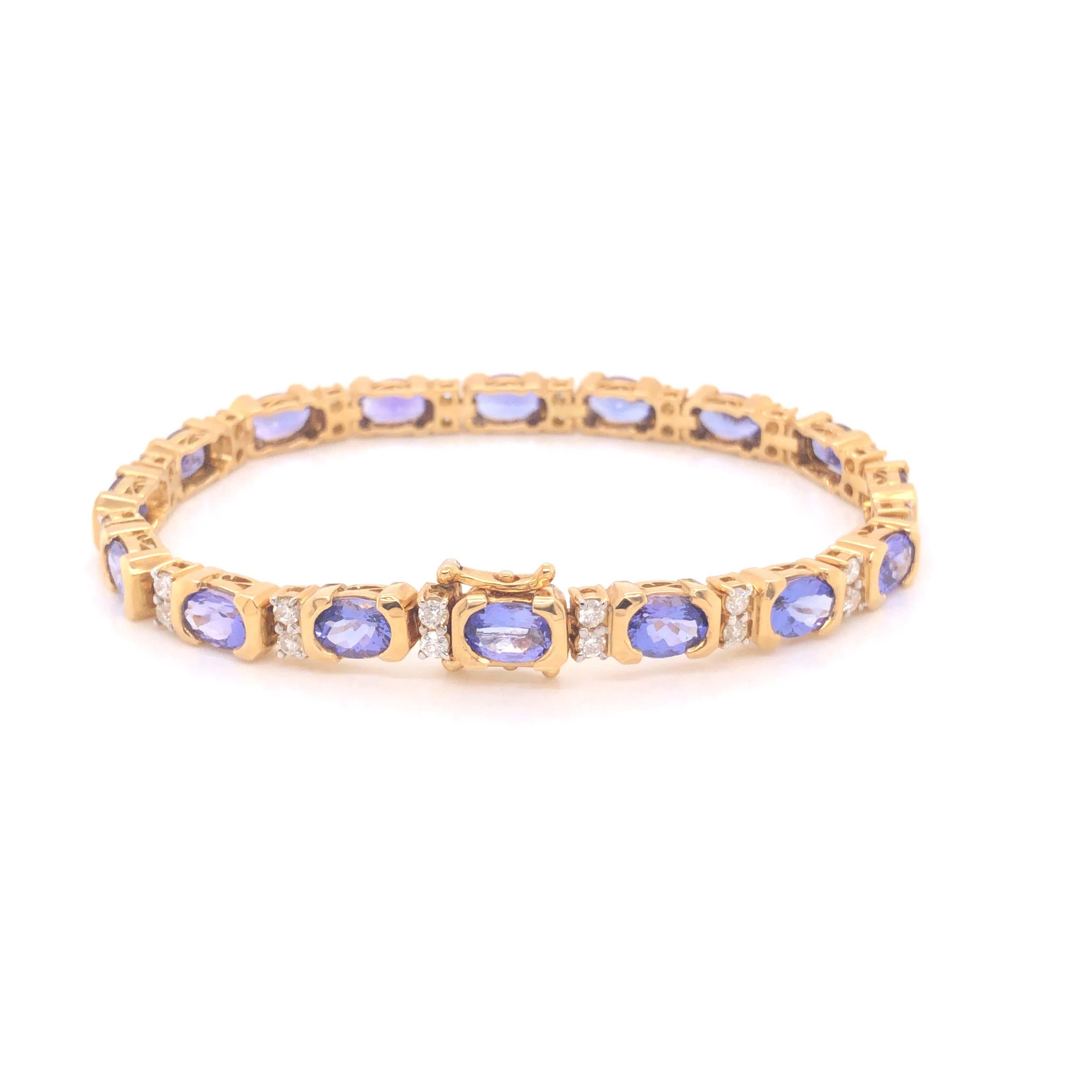 Vintage Tanzanite and Diamond Bracelet in 18k Yellow Gold In Excellent Condition For Sale In Honolulu, HI