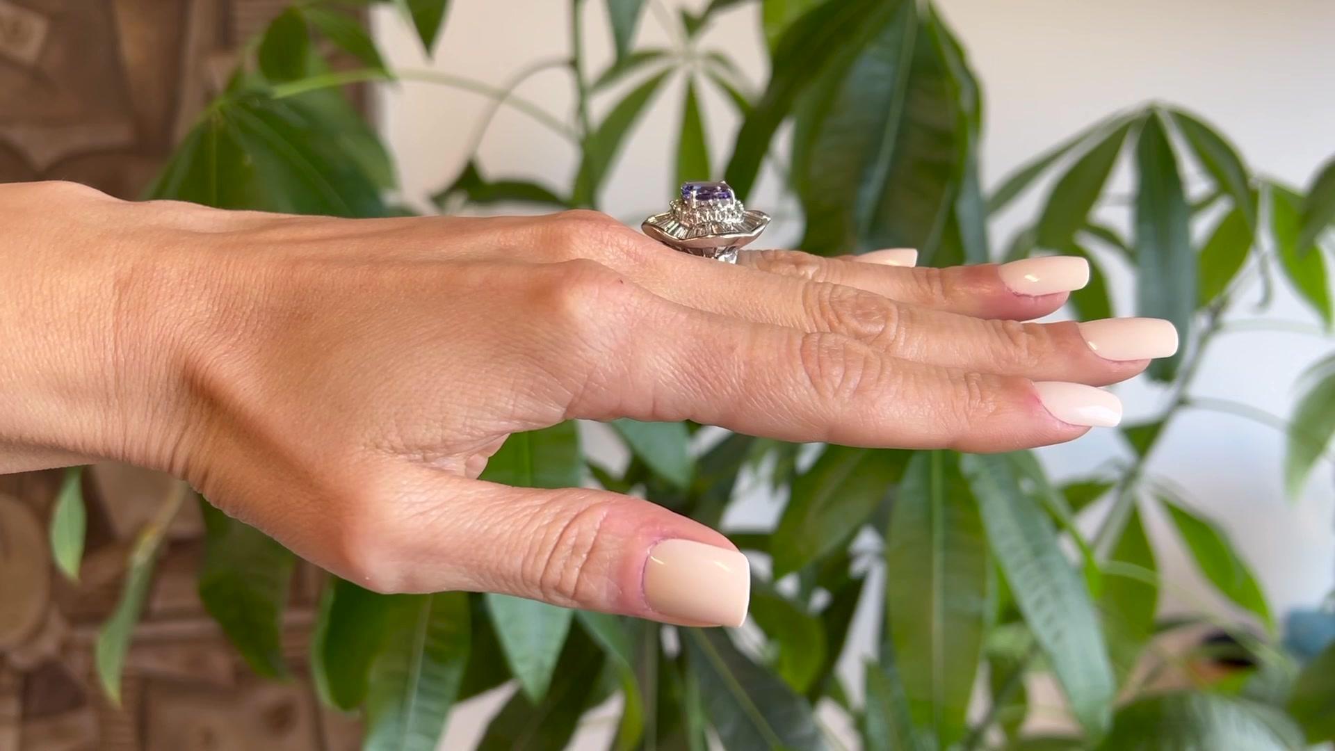 Vintage Tanzanite Diamond 14 Karat White Gold Ballerina Cocktail Ring In Excellent Condition In Beverly Hills, CA