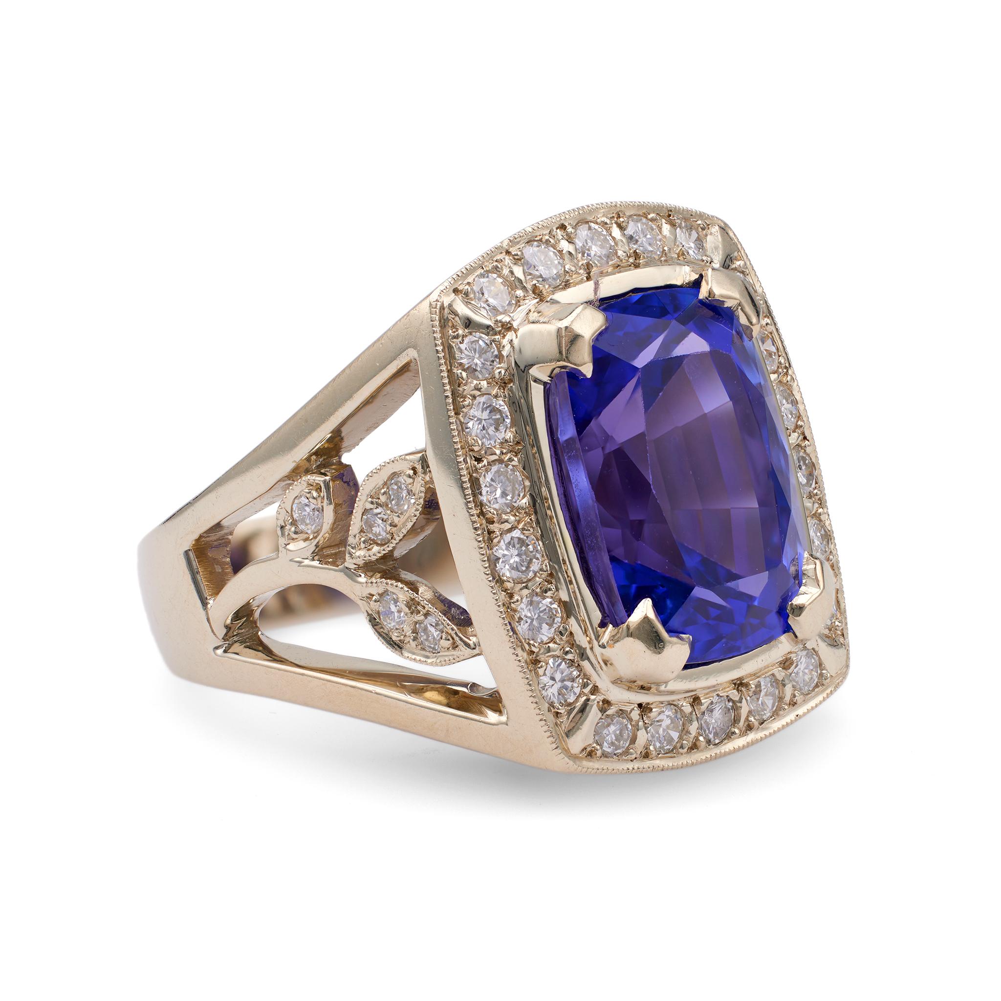 Vintage Tanzanite Diamond 14k White Gold Ring In Excellent Condition For Sale In Beverly Hills, CA