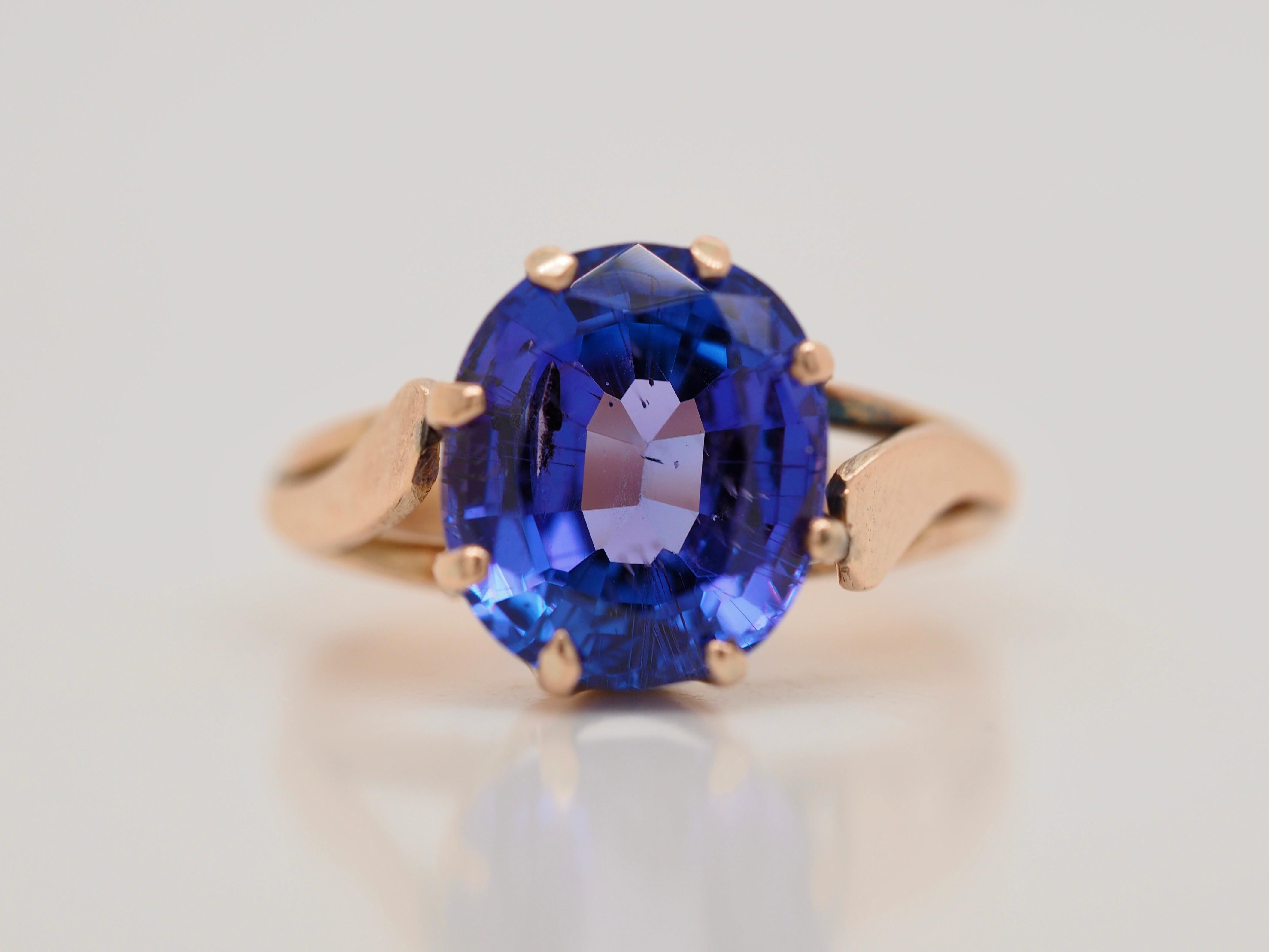 Oval Cut Vintage Tanzanite Solitaire Vintage Ring in 14 Karat Yellow Gold