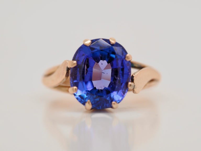 Oval Cut Vintage Tanzanite Solitaire Vintage Ring in 14 Karat Yellow Gold For Sale