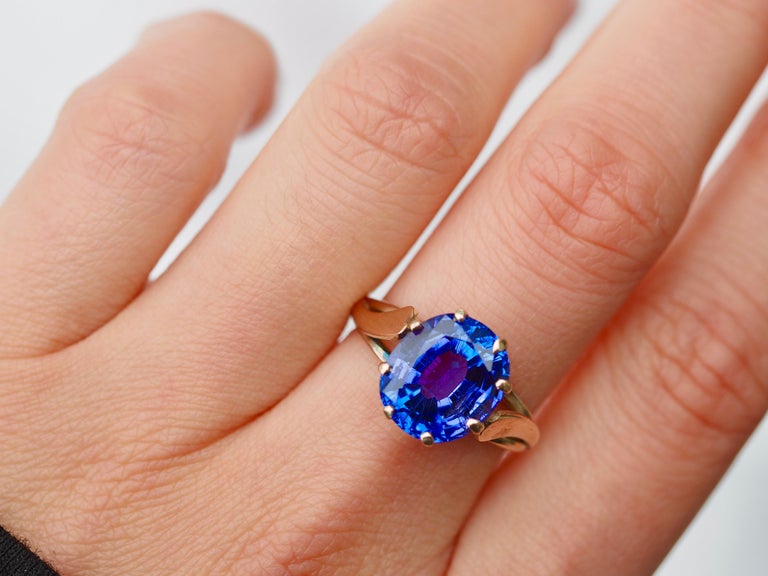 Vintage Tanzanite Solitaire Vintage Ring in 14 Karat Yellow Gold For Sale 1