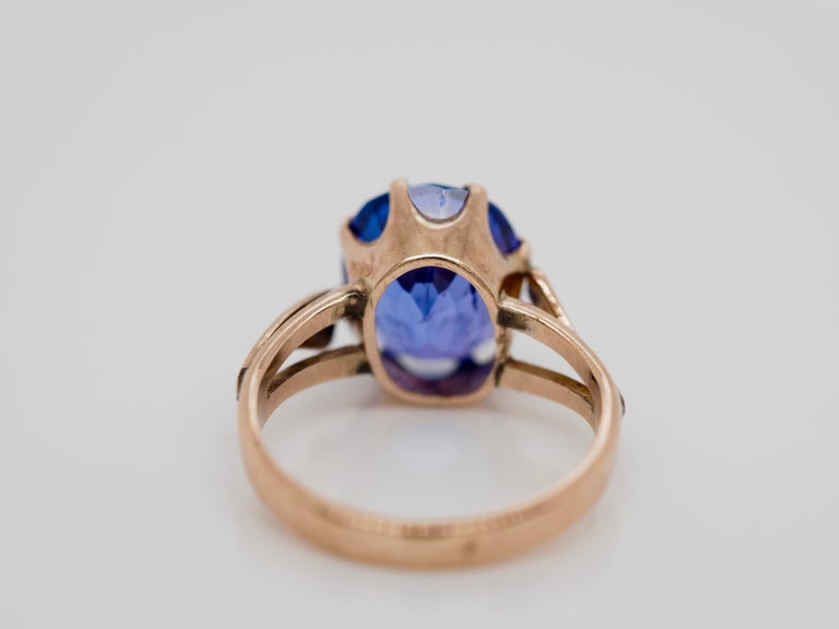 Vintage Tanzanite Solitaire Vintage Ring in 14 Karat Yellow Gold For Sale 2