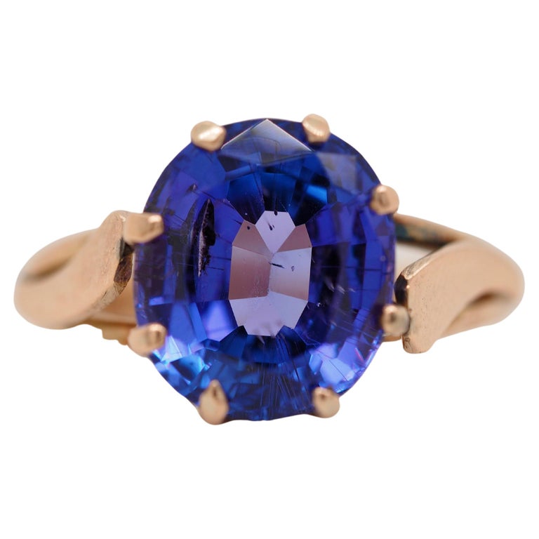 Vintage Tanzanite Solitaire Vintage Ring in 14 Karat Yellow Gold For Sale