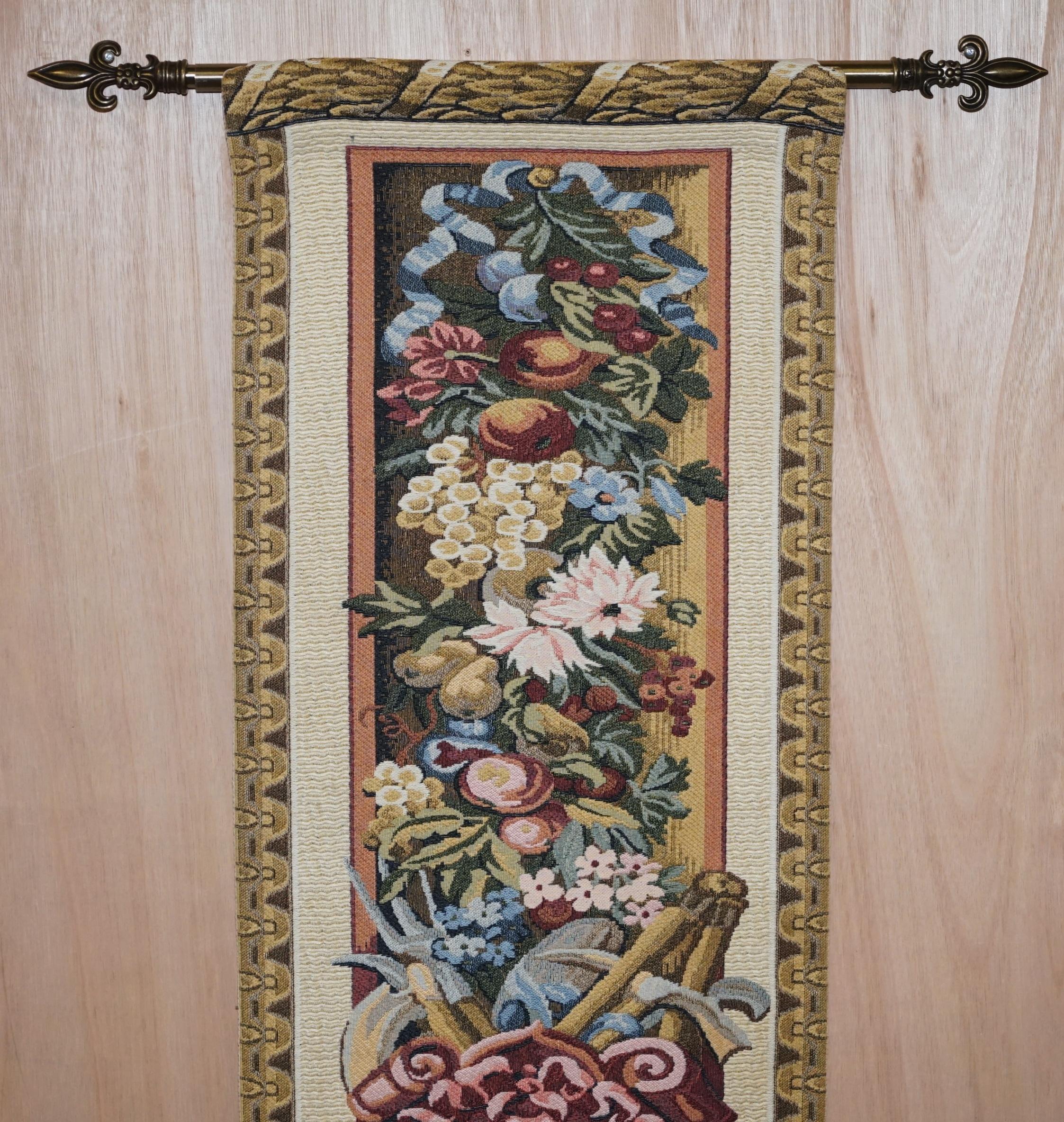 We are delighted to offer for sale this lovely vintage wall hanging tapestry with Armorial crest

A very good looking and decorative vintage piece, the embroidery is to a high standard and depicts an Armorial crest of sorts

The rail is