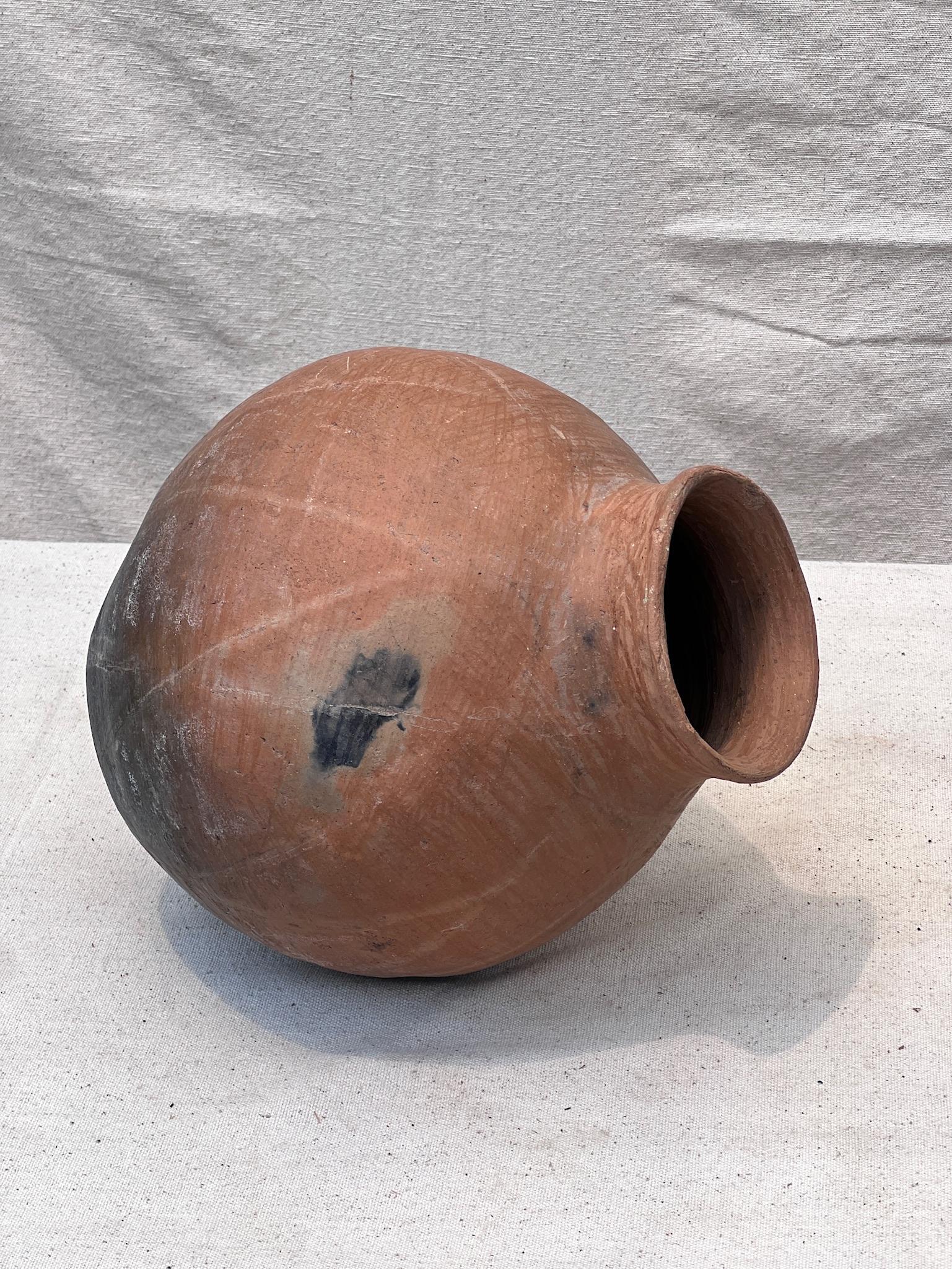 Tarahumara Indigenous craftsmanship: Handcrafted clay Tarahumara pottery, blending tradition and function. 

The Tarahumara people have a rich Native American pottery tradition that is both utilitarian and often characterized by a primitive