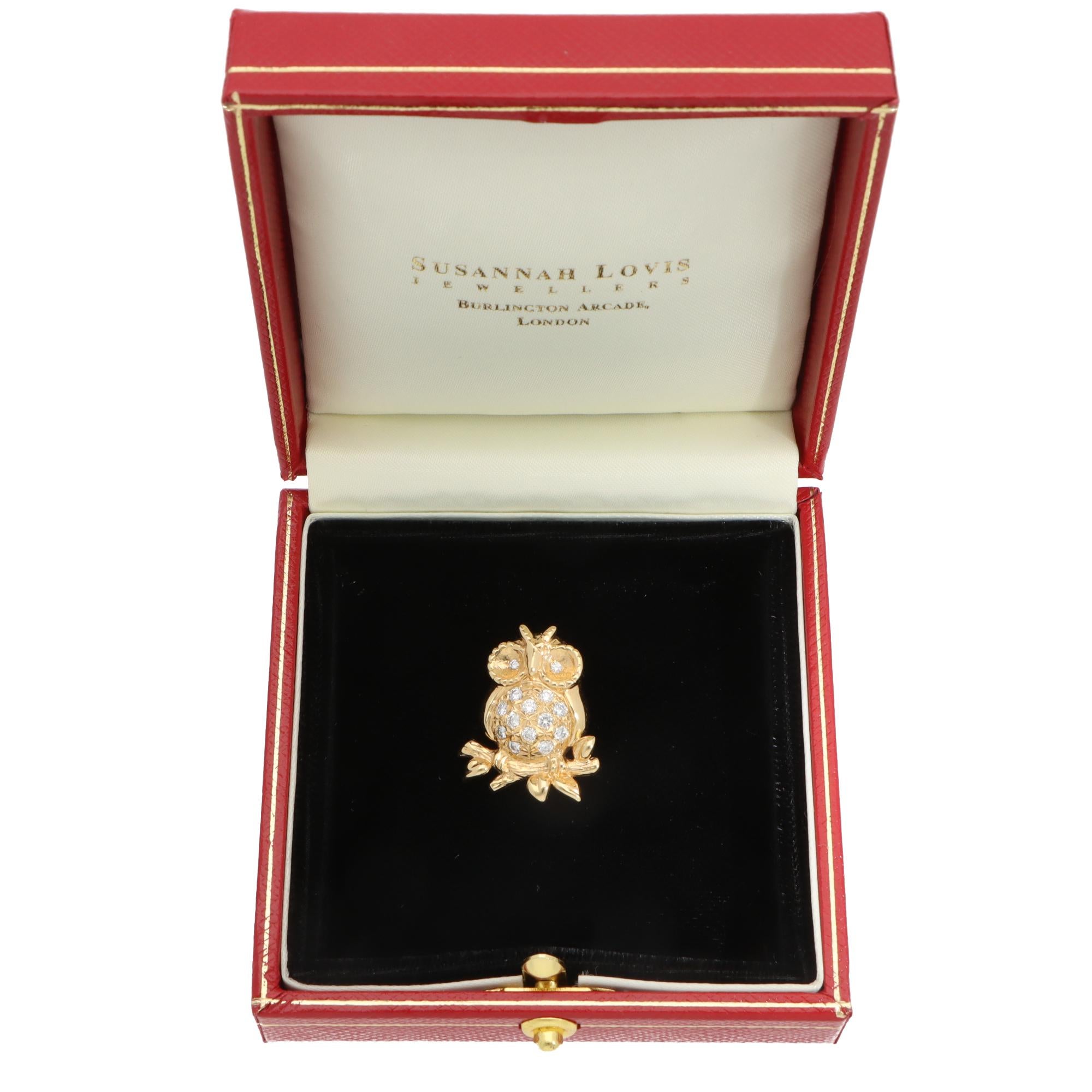 Vintage Tasaki Diamond Owl Brooch in Yellow Gold In Excellent Condition For Sale In London, GB