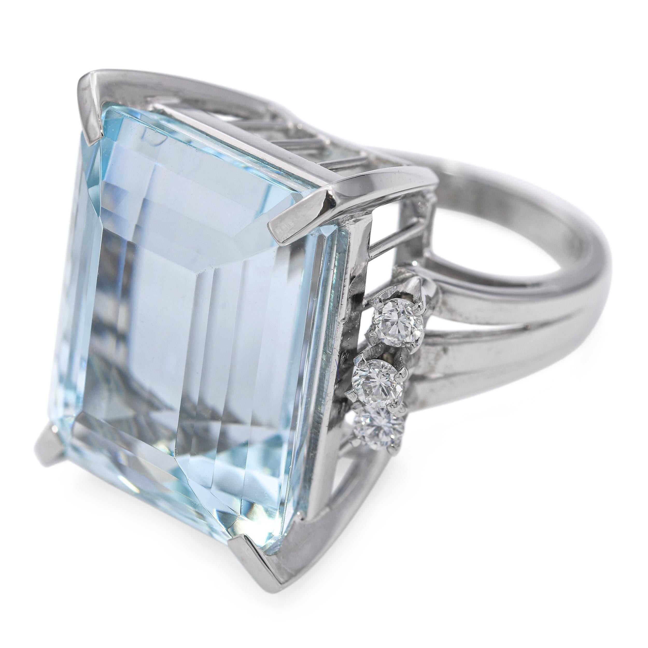 Anello vintage TASAKI in platino con acquamarina e diamanti da 24,63 carati In condizioni buone in vendita a New York, NY