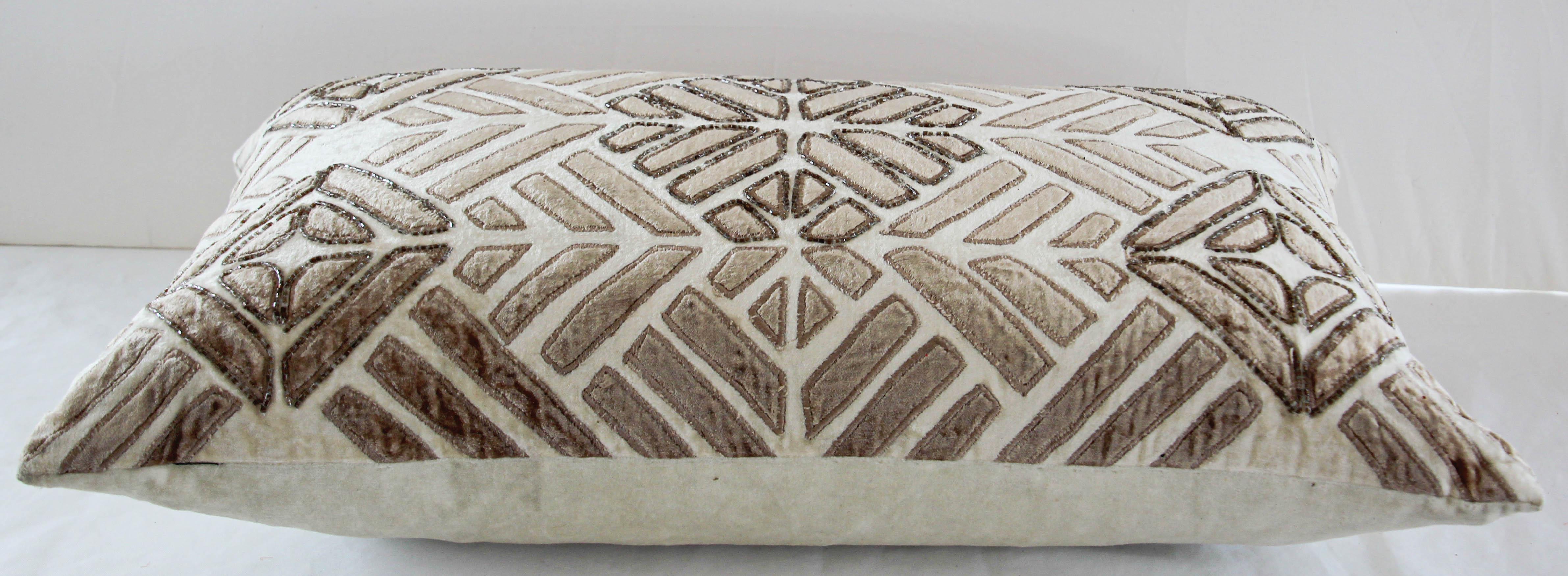 Vintage Beige and ivory cut velvet pillow with metallic beads.
Nice decorative lumbar pillow.
This pillow features a central medallion with silver beads decoration, broken chevron cut velvet around it.
Knife edge finish.
Taupe-on-ivory-colored