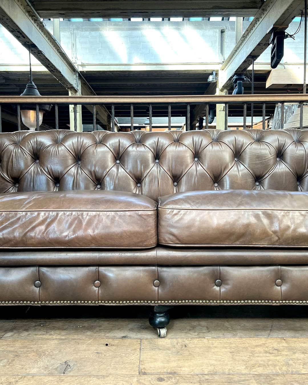 Vintage Taupe Leder Chesterfield Sofa, 1970er Jahre im Angebot 9