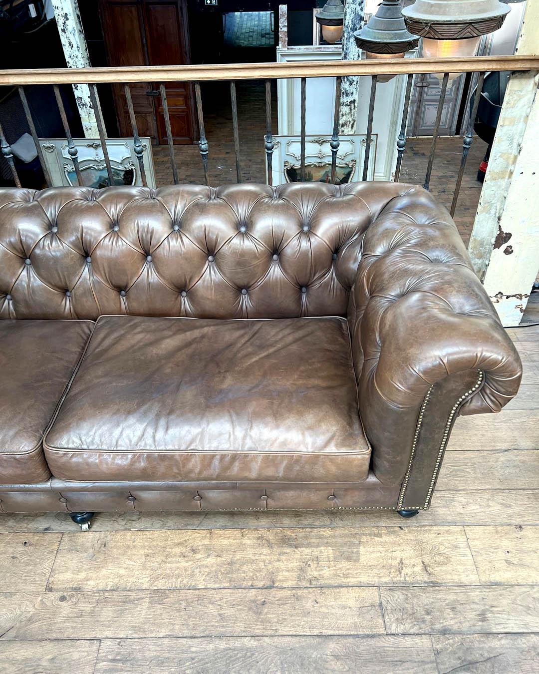Vintage Taupe Leder Chesterfield Sofa, 1970er Jahre im Angebot 2