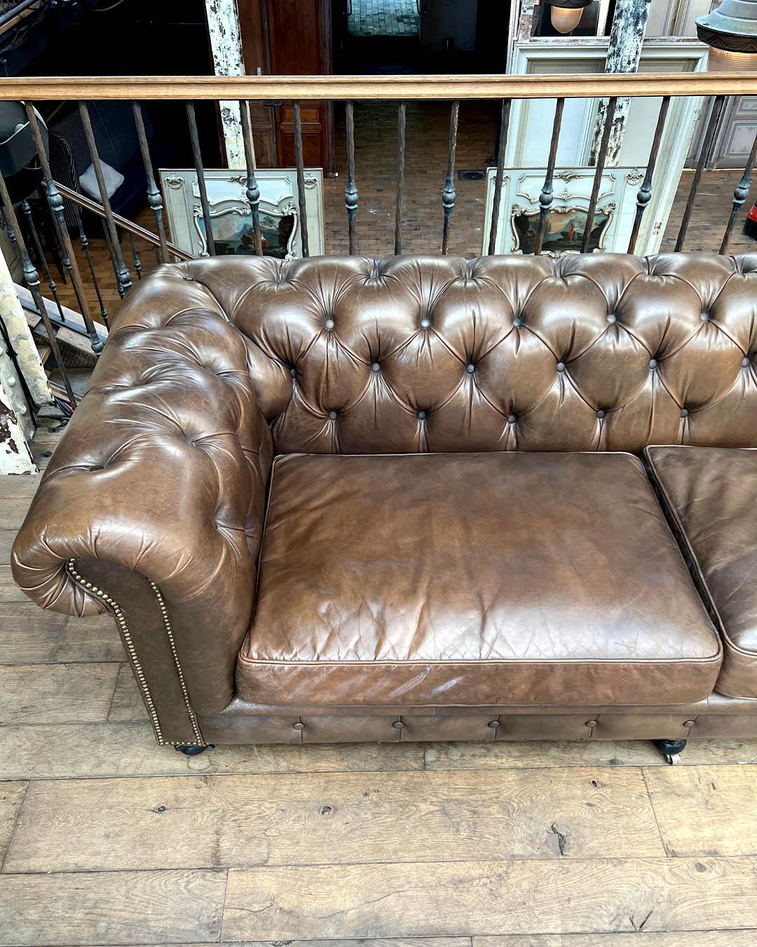 Vintage Taupe Leder Chesterfield Sofa, 1970er Jahre im Angebot 5