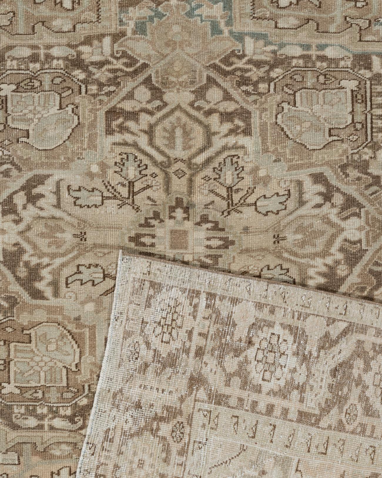 20ième siècle Tapis persan Heriz Vintage Taupe 8'4 x 11'4 en vente