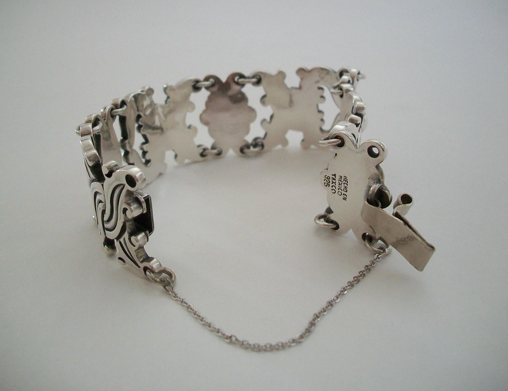 Vintage Taxco Heavy Sterling Silver Bracelet - 84 Grams - Mexico - Circa 1980's In Good Condition For Sale In Chatham, CA