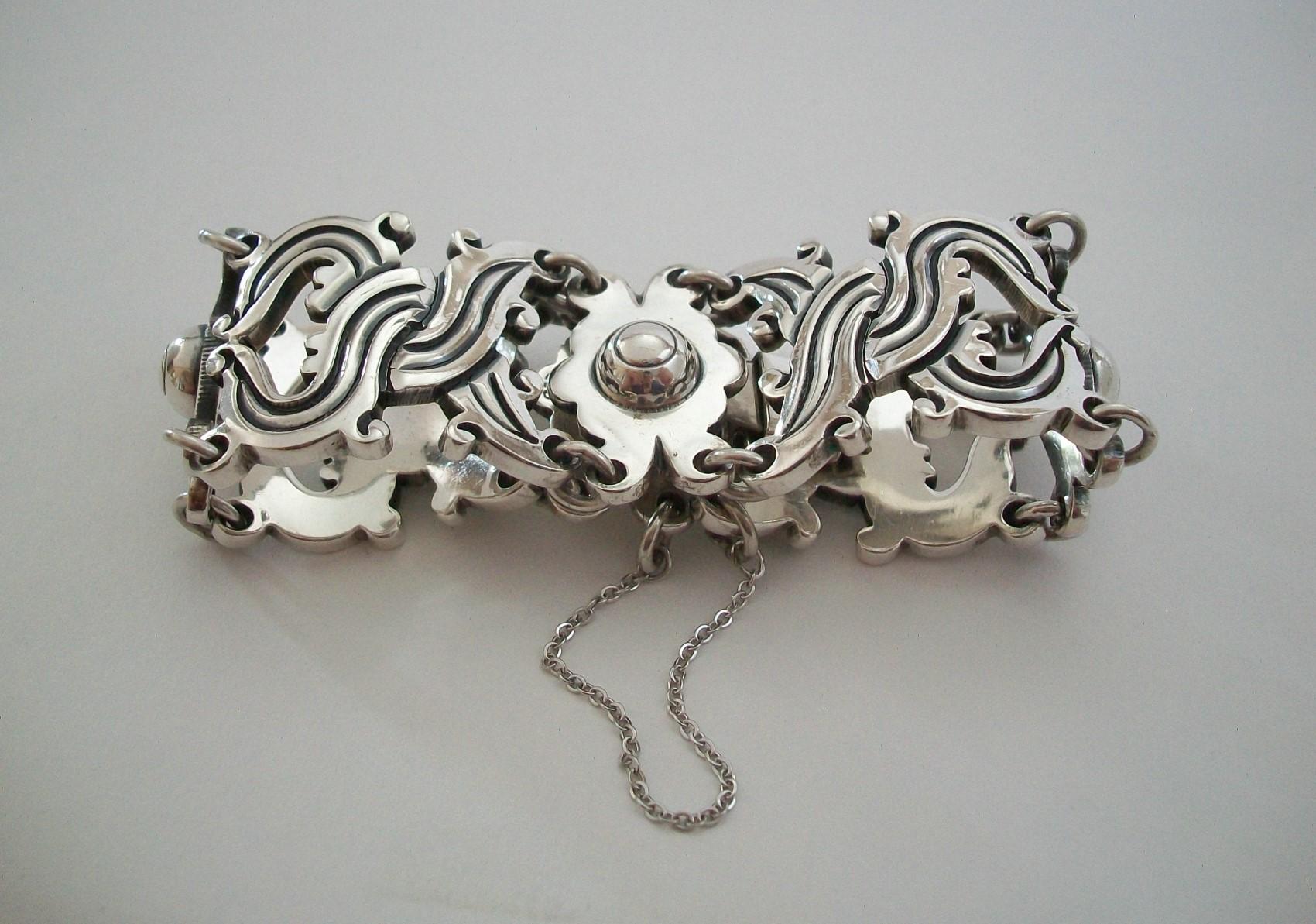 Women's or Men's Vintage Taxco Heavy Sterling Silver Bracelet - 84 Grams - Mexico - Circa 1980's For Sale