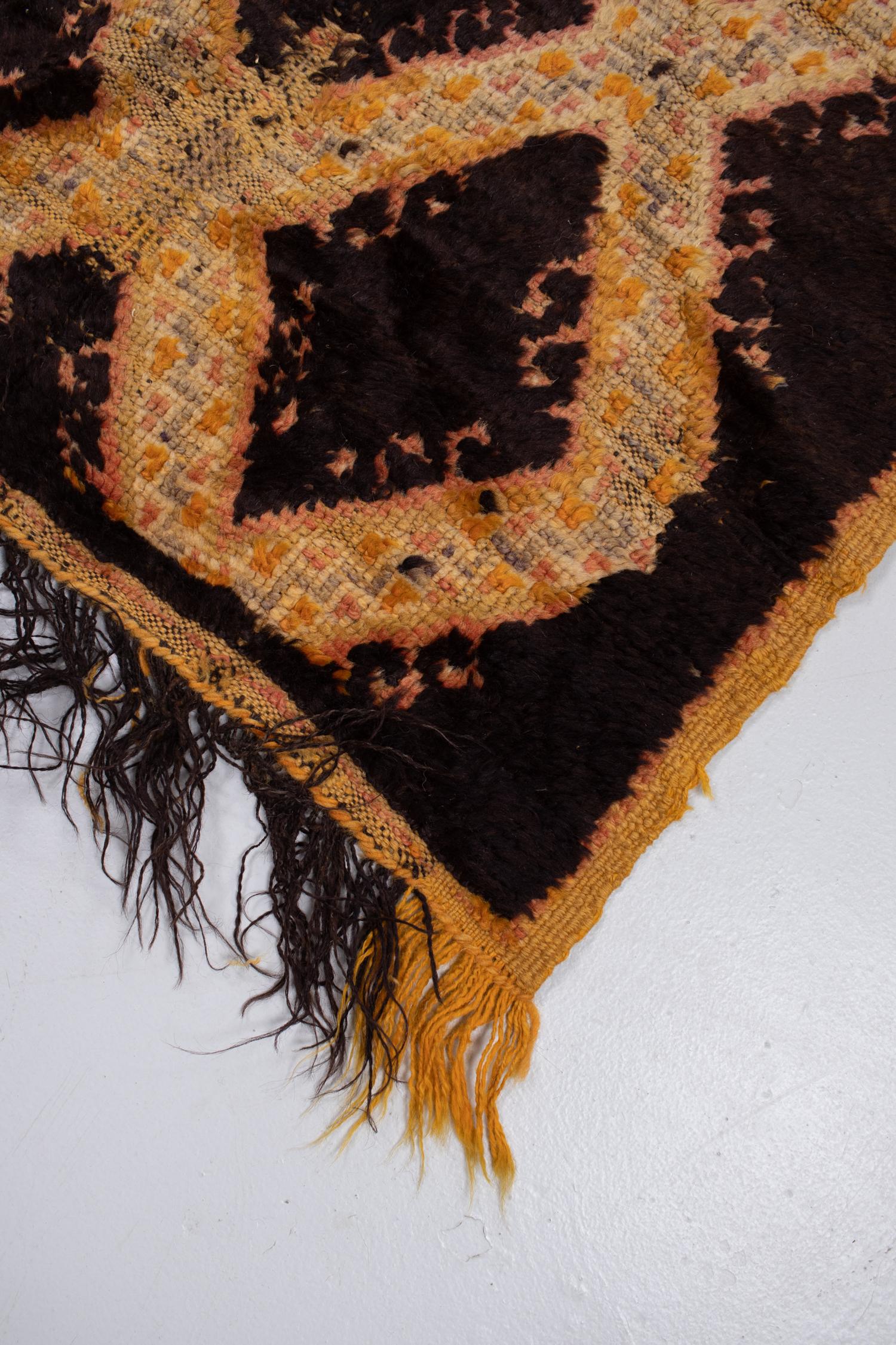 Vintage Taznakht Gallery Runner Rug In Good Condition For Sale In West Palm Beach, FL