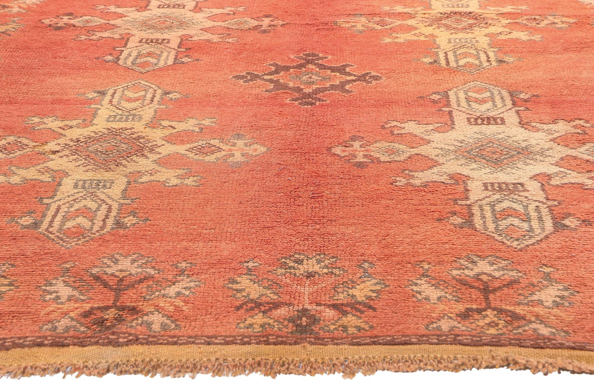 Vintage Taznakht Moroccan Rug, Modern Desert Style Meets Tribal Enchantment In Good Condition For Sale In Dallas, TX