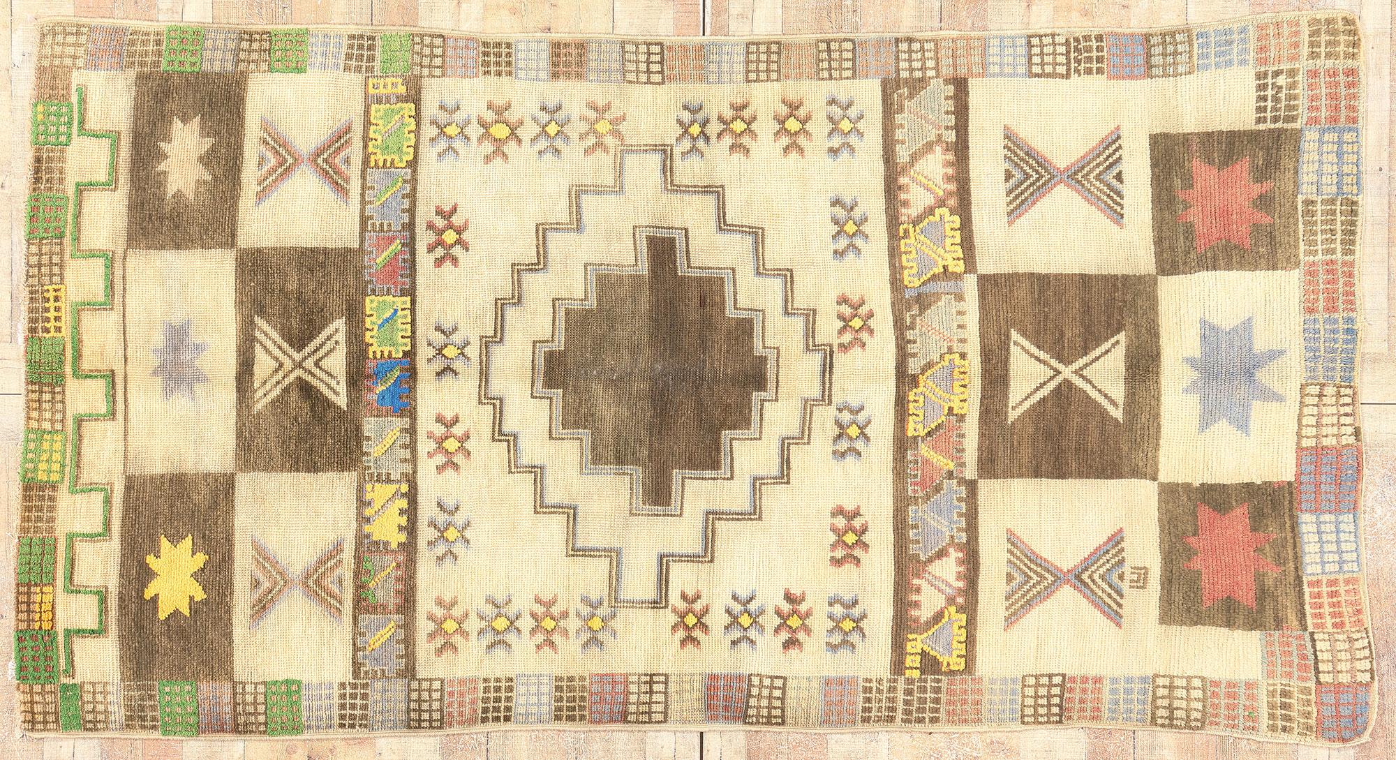 Tapis marocain vintage Taznakht, le charme nomade rencontre le style The Modernity en vente 1