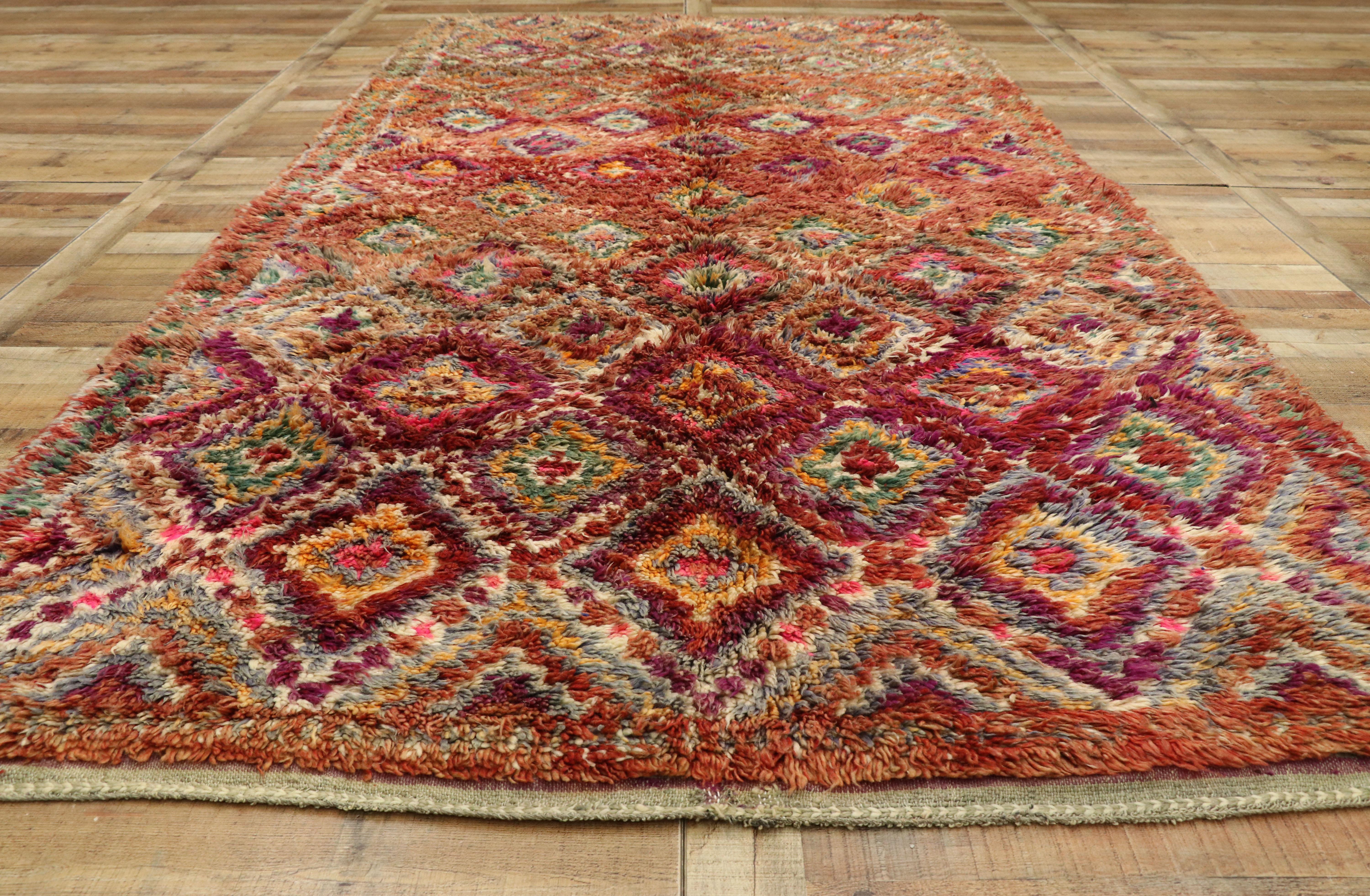 Wool Vintage Taznakht Moroccan Rug with Diamond Pattern and Mid-Century Modern Style For Sale