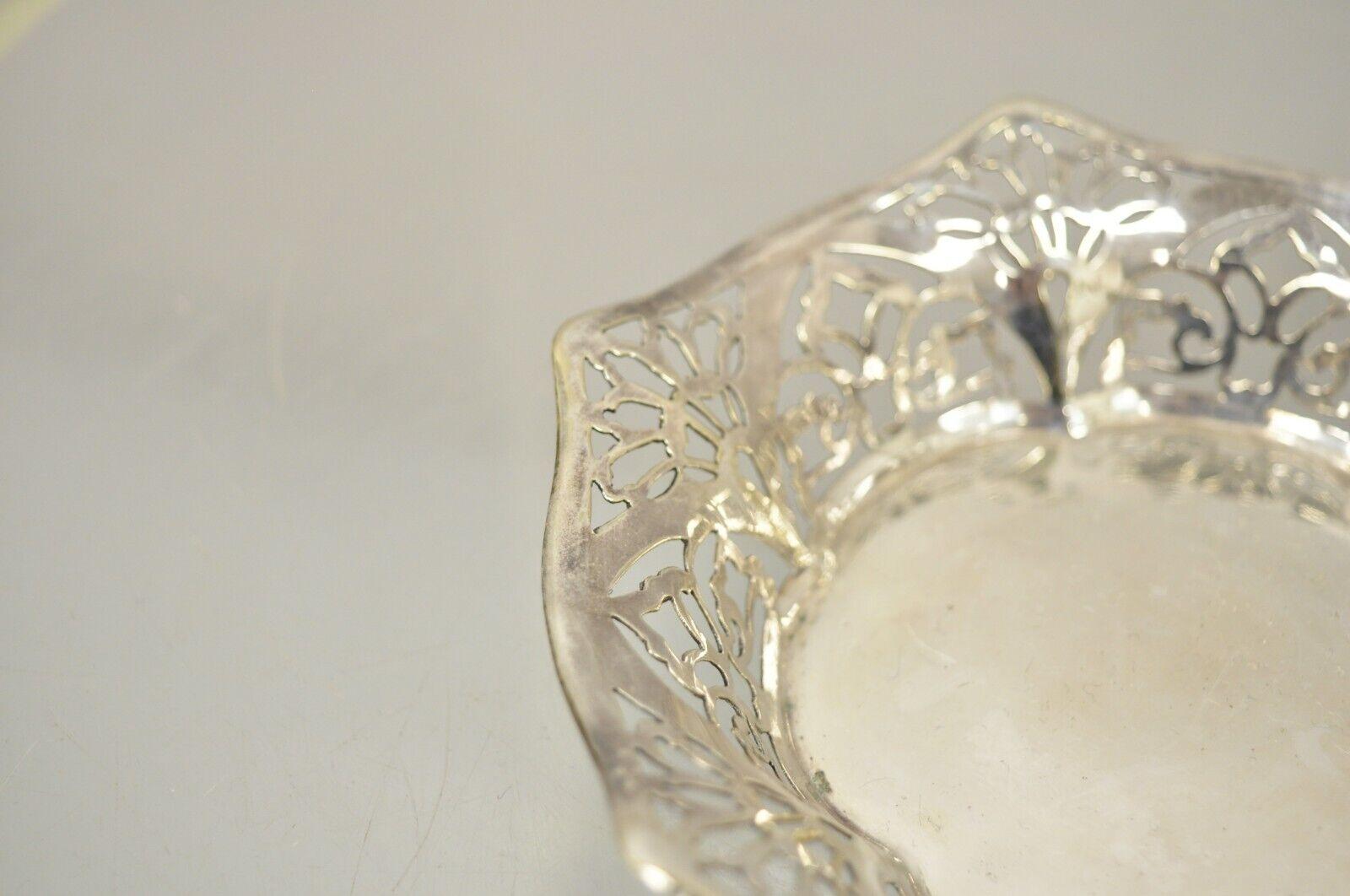 Vintage TBB England Silver Plate Epns Small Floral Pierced Trinket Dish Bowl In Good Condition For Sale In Philadelphia, PA